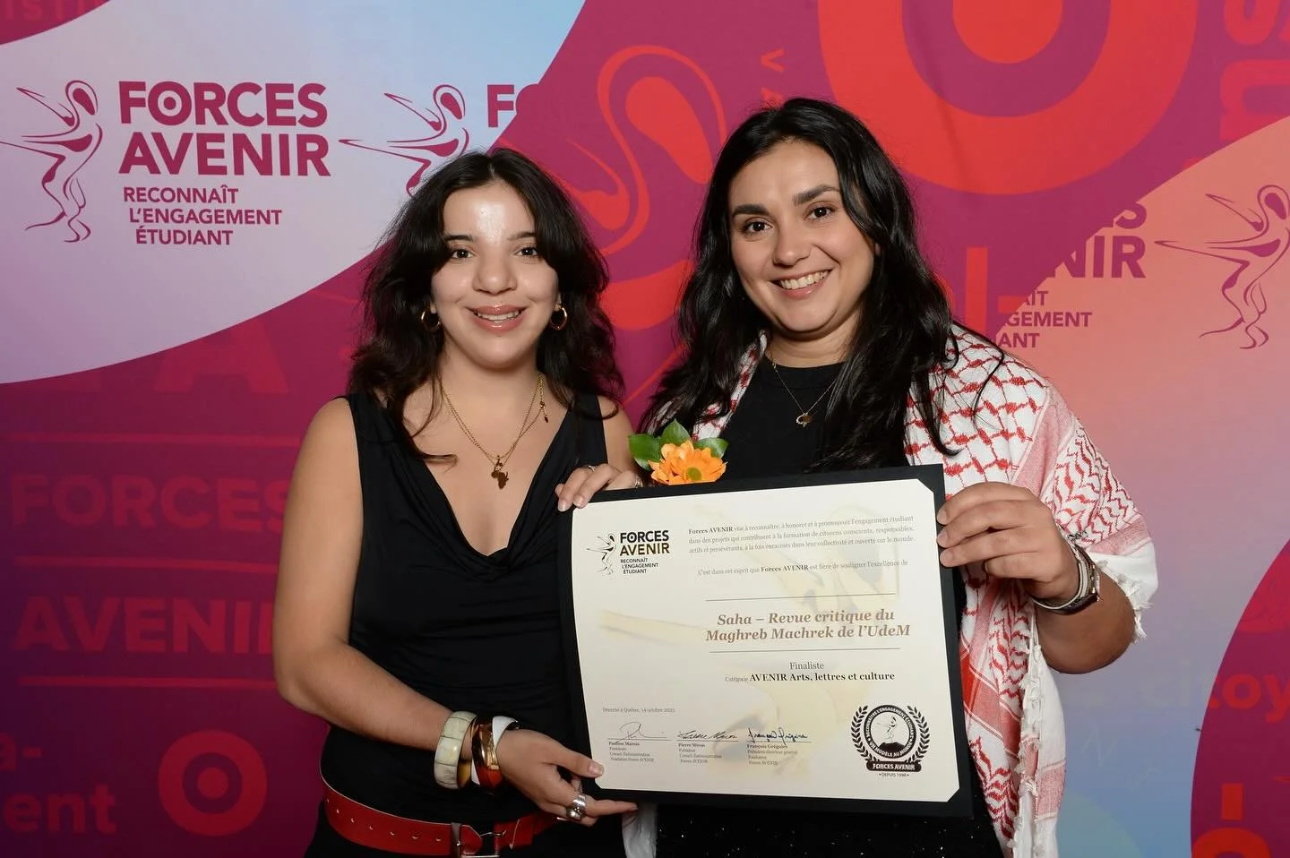 Notre revue a remport&eacute; un prix AVENIR: cat&eacute;gorie Projets Arts, Lettres et Culture💜

Merci &agrave; notre &eacute;quipe, Brendon, Daphn&eacute;, L&eacute;a, Na&iuml;la, Marion (aussi cofondatrice), Missila, et @gourdon.reve pour sa visi