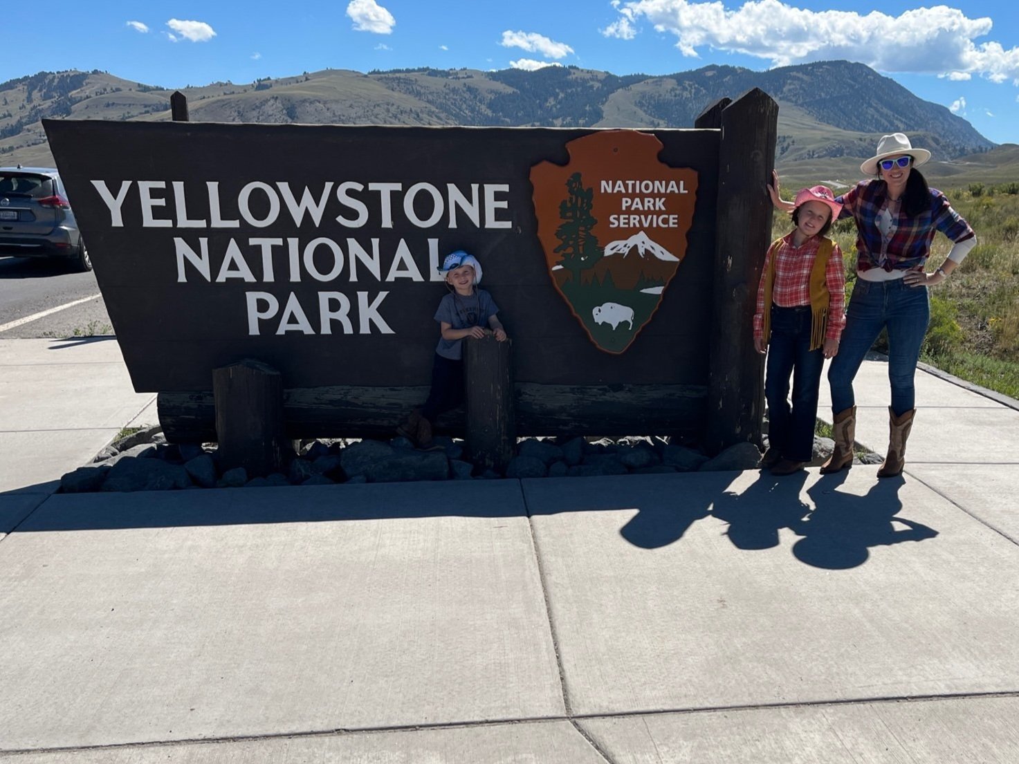Yellowstone-family-vacation-guide-north-entrance-sign.jpg