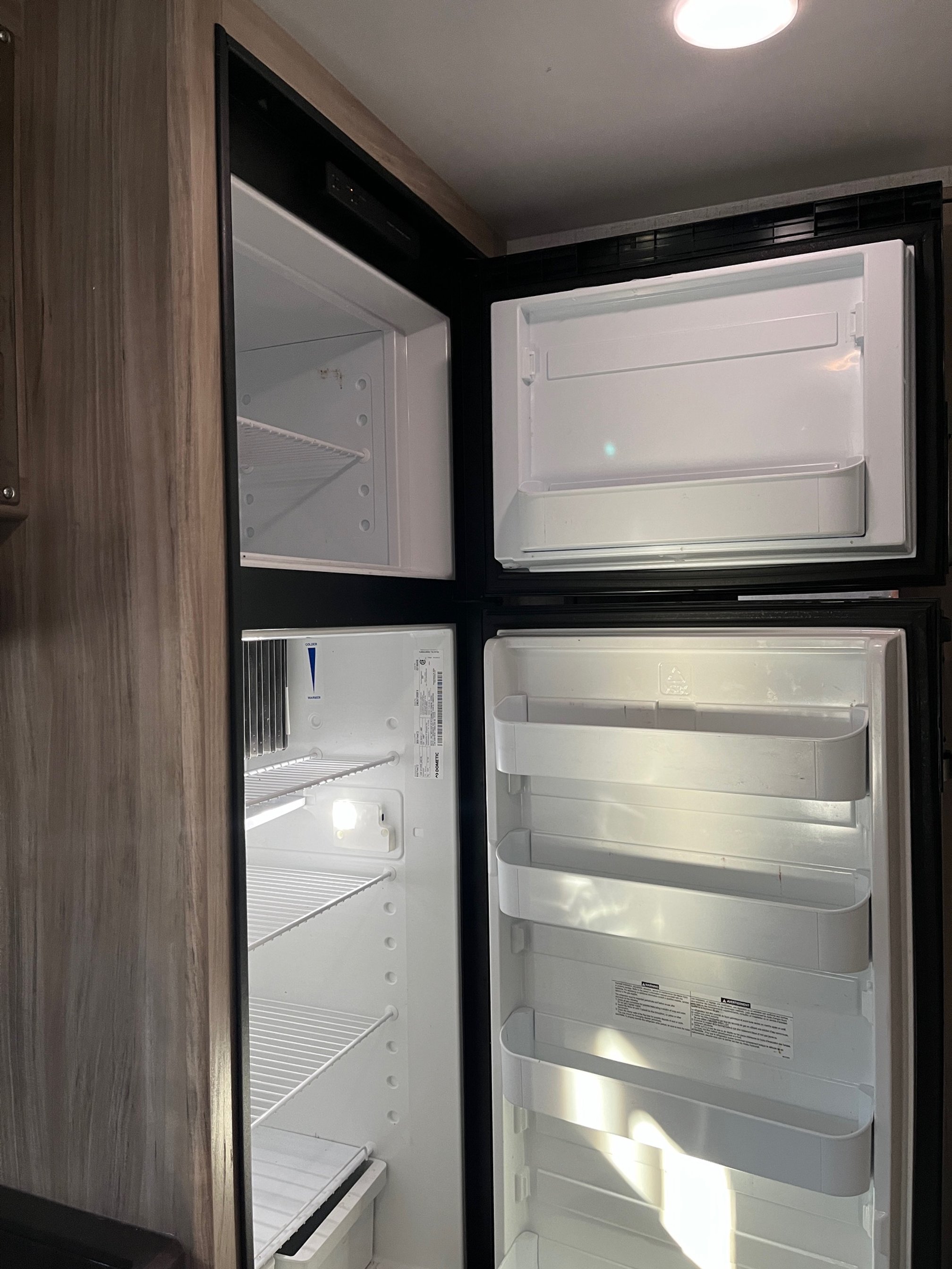 Winnebago-Micro-Minnie-1800BH-review-fridge-open.JPG