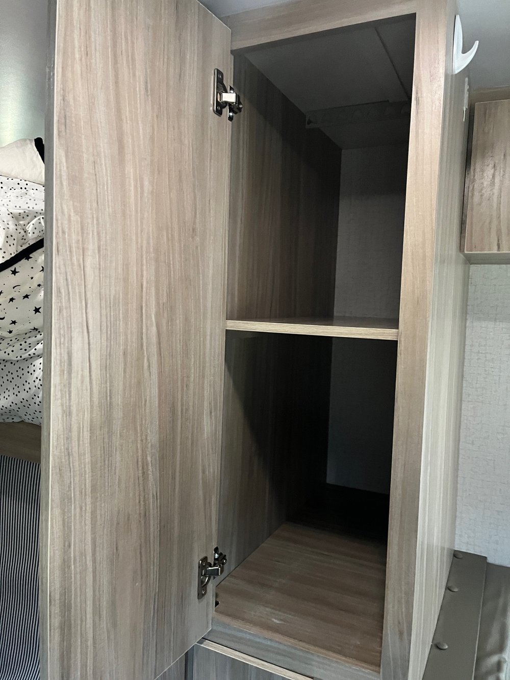 Closet with removable shelving