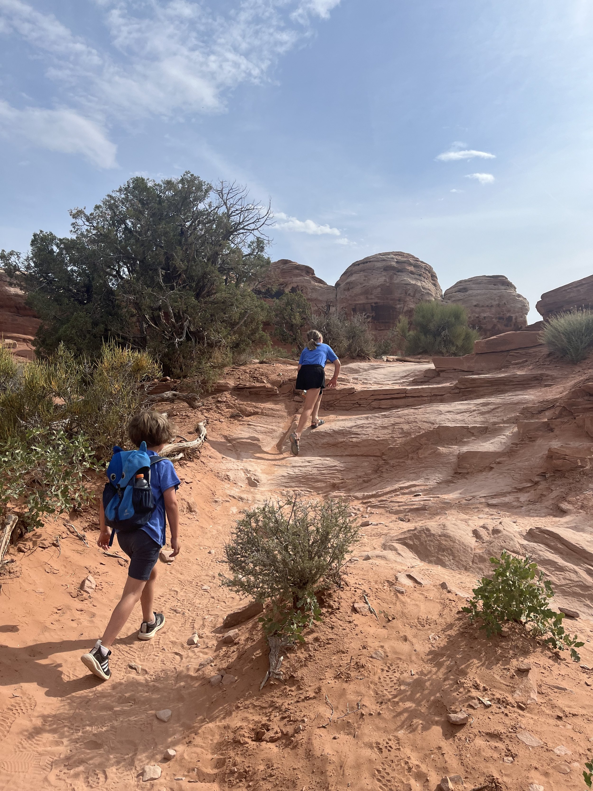 Hiking to Broken Arch