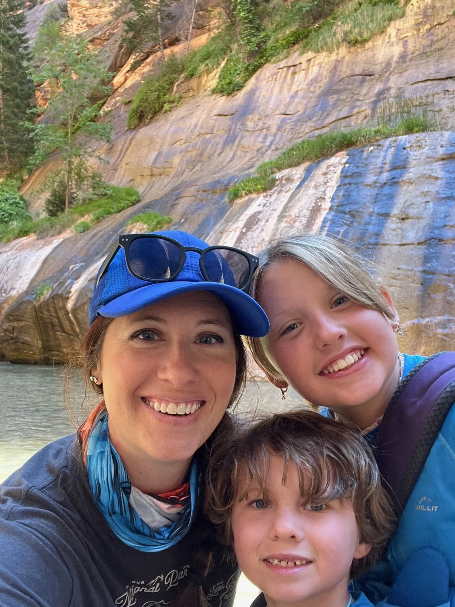 hiking-the-narrows-with-kids-trio.jpeg