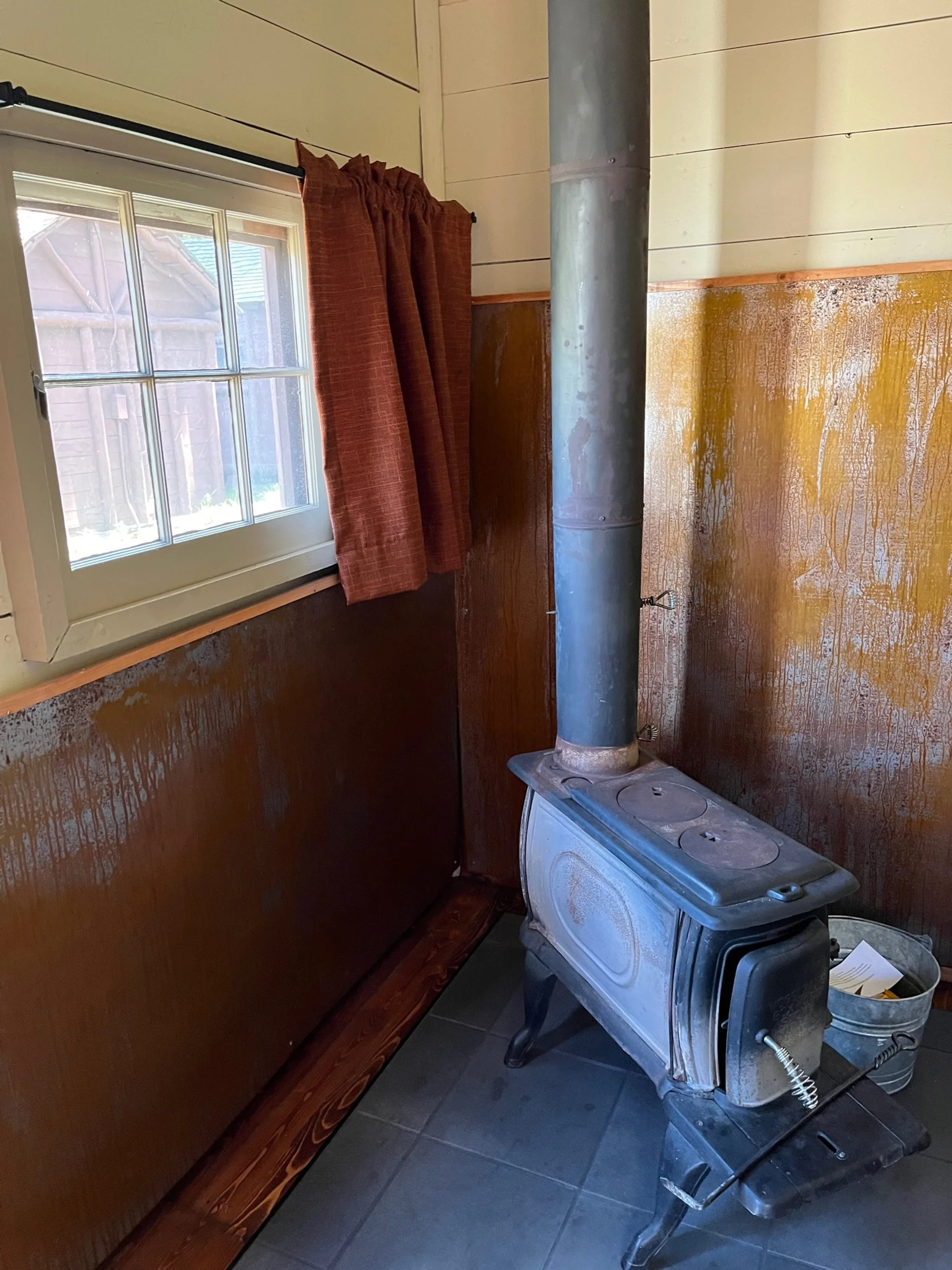 roosevelt-cabins-yellowstone-review-stove.JPG
