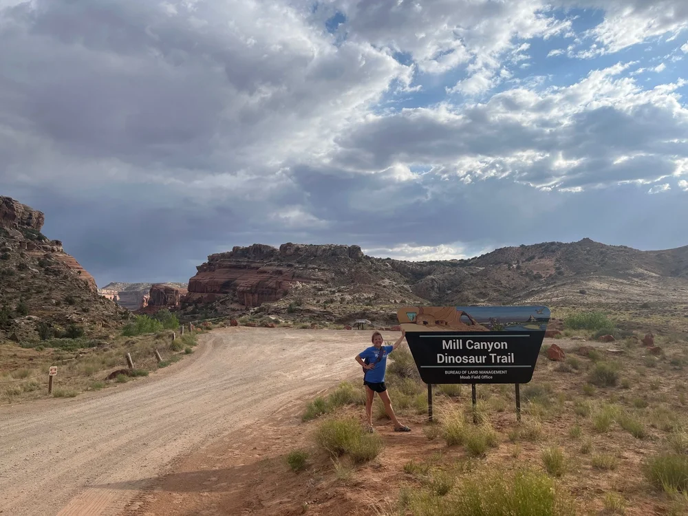 Mill Canyon Dinosaur Tracksite and Bone Trail: A Hiking Guide
