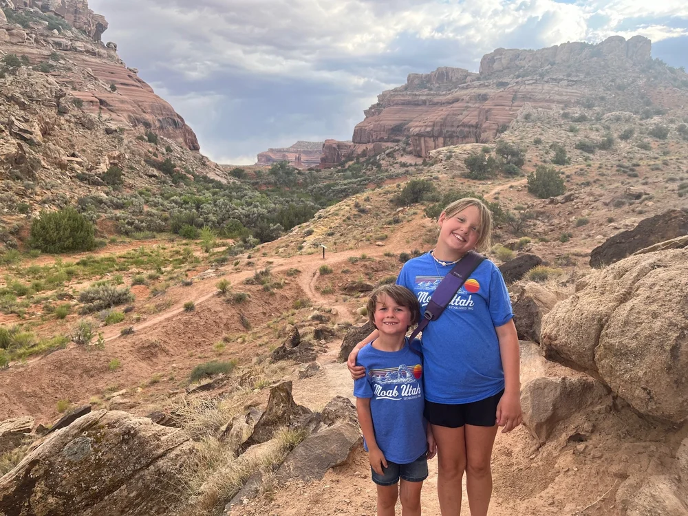 Mill Canyon Dinosaur Tracksite and Bone Trail: A Hiking Guide