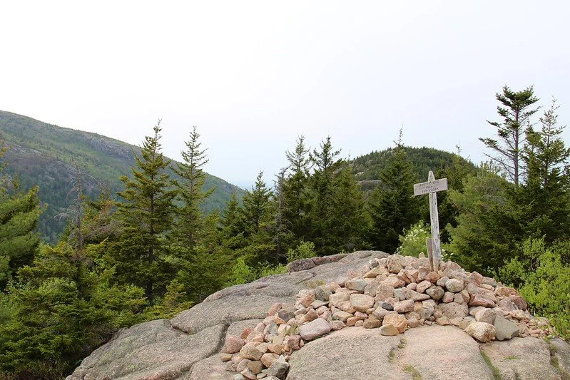 Wooden summit sign of South Bubble Trail