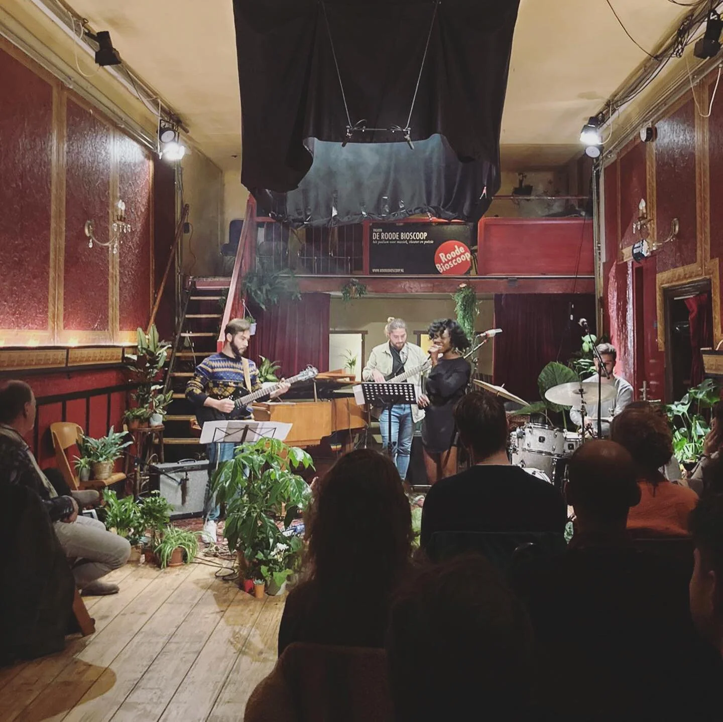 Yesterday I had the pleasure to play with the very best @sydplum.
Killing musicians as well. Such a blessing to play with them.. 🔥 🔥 🔥 
#sydneyplum #amsterdam #bass #bassguitar #basssolo #groove