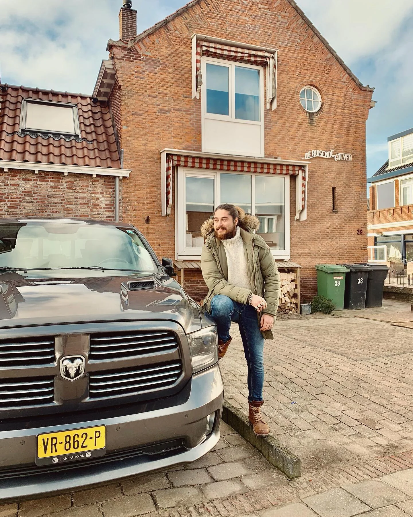 📸 @sophipedro
  @miguel_pereirap 

#musician #musicianaroundtheworld #bassplayer #zandvoort #winter2021 #winterphotography #dodgeram #commercialphotography #netherlands #netherlands🇳🇱