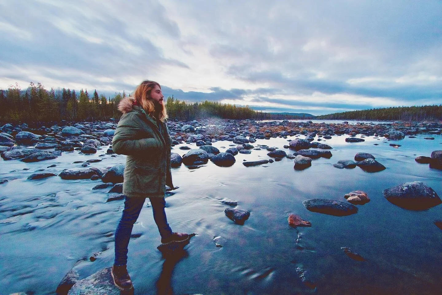 I&rsquo;m already going back south where doesn&rsquo;t snow (for now) but I would say the view is still definitely something..
I cannot get tired of Sweden 🇸🇪
What a road trip! 🙏
#sweden #sweden🇸🇪 #roadtrip #river #musician #musiciansofinstagram