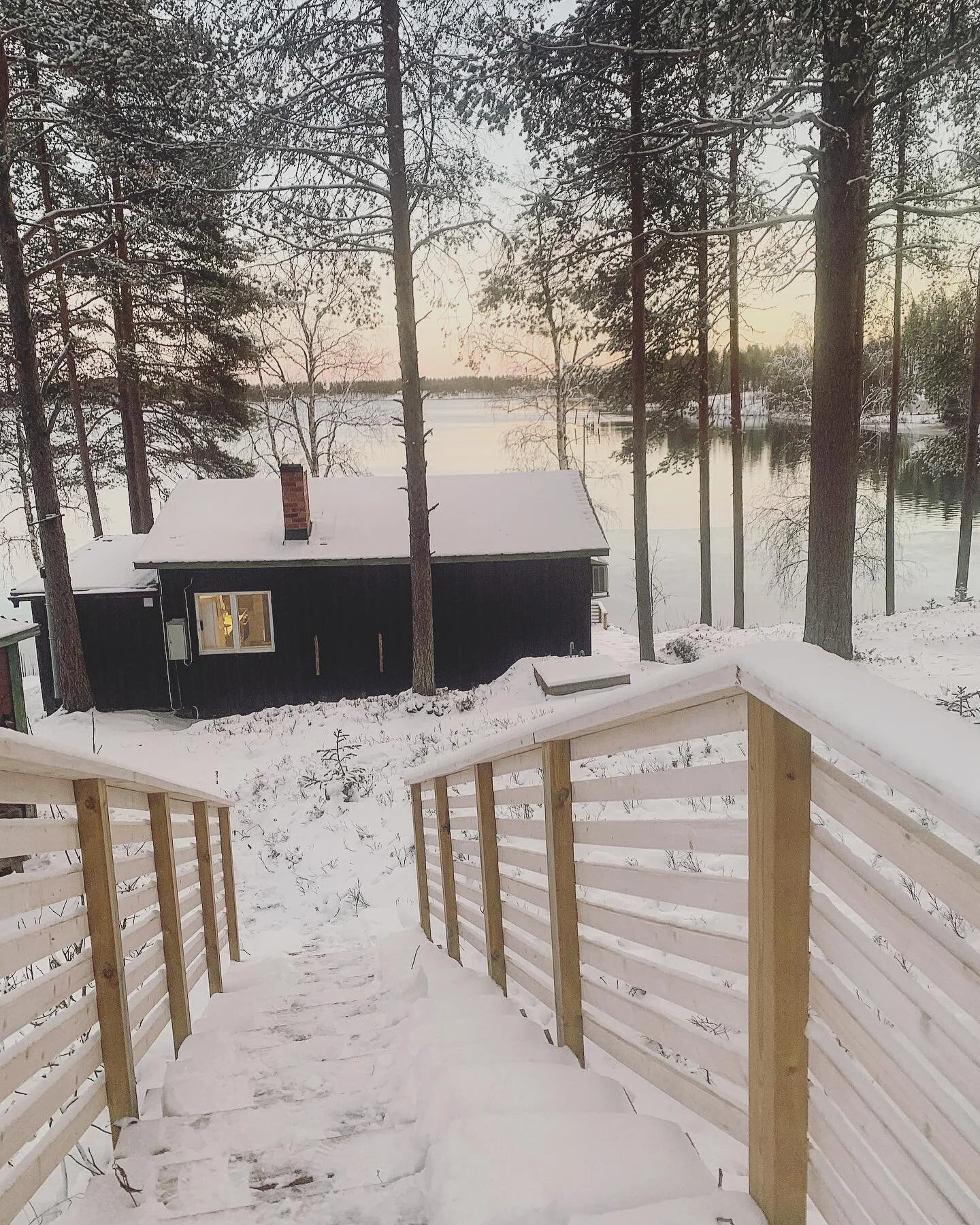 Another day in paradise.. 🇸🇪🇸🇪
#sweden #sweden🇸🇪 #lakeview #lakehouse