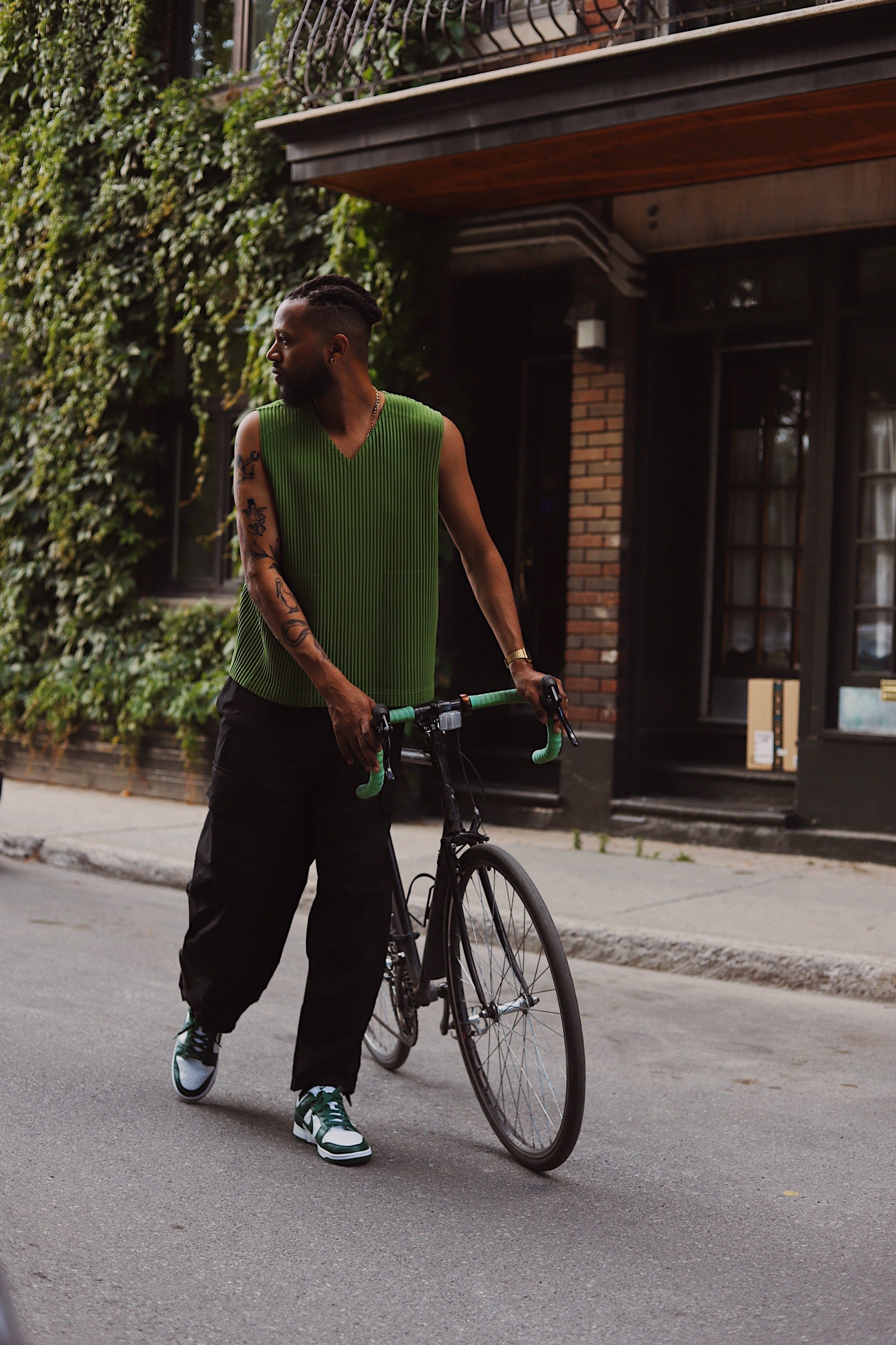 Facetune_22-06-2021-15-35-57 2.jpg