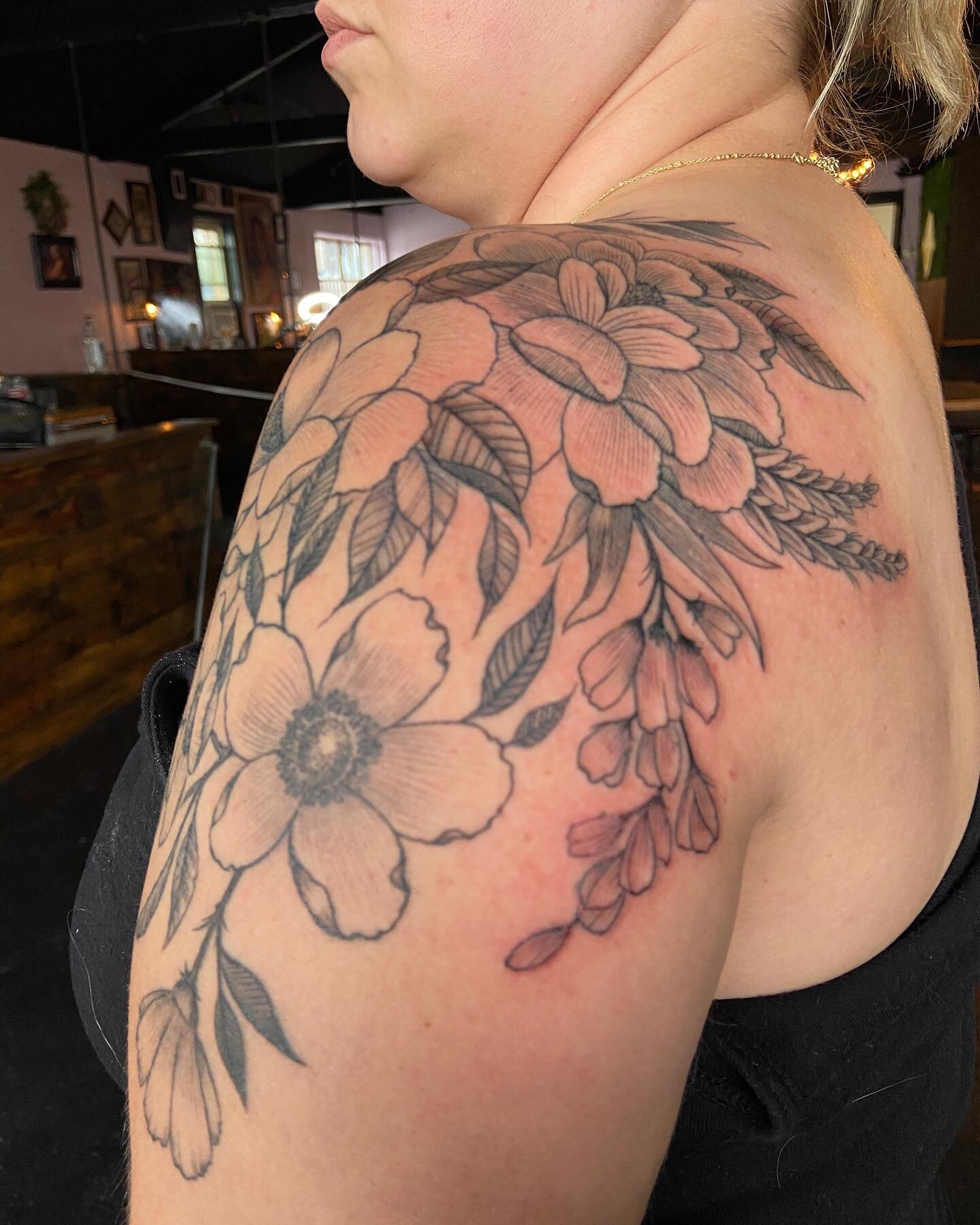 Finished this amazing floral today for kayla! Thanks for hanging tough!