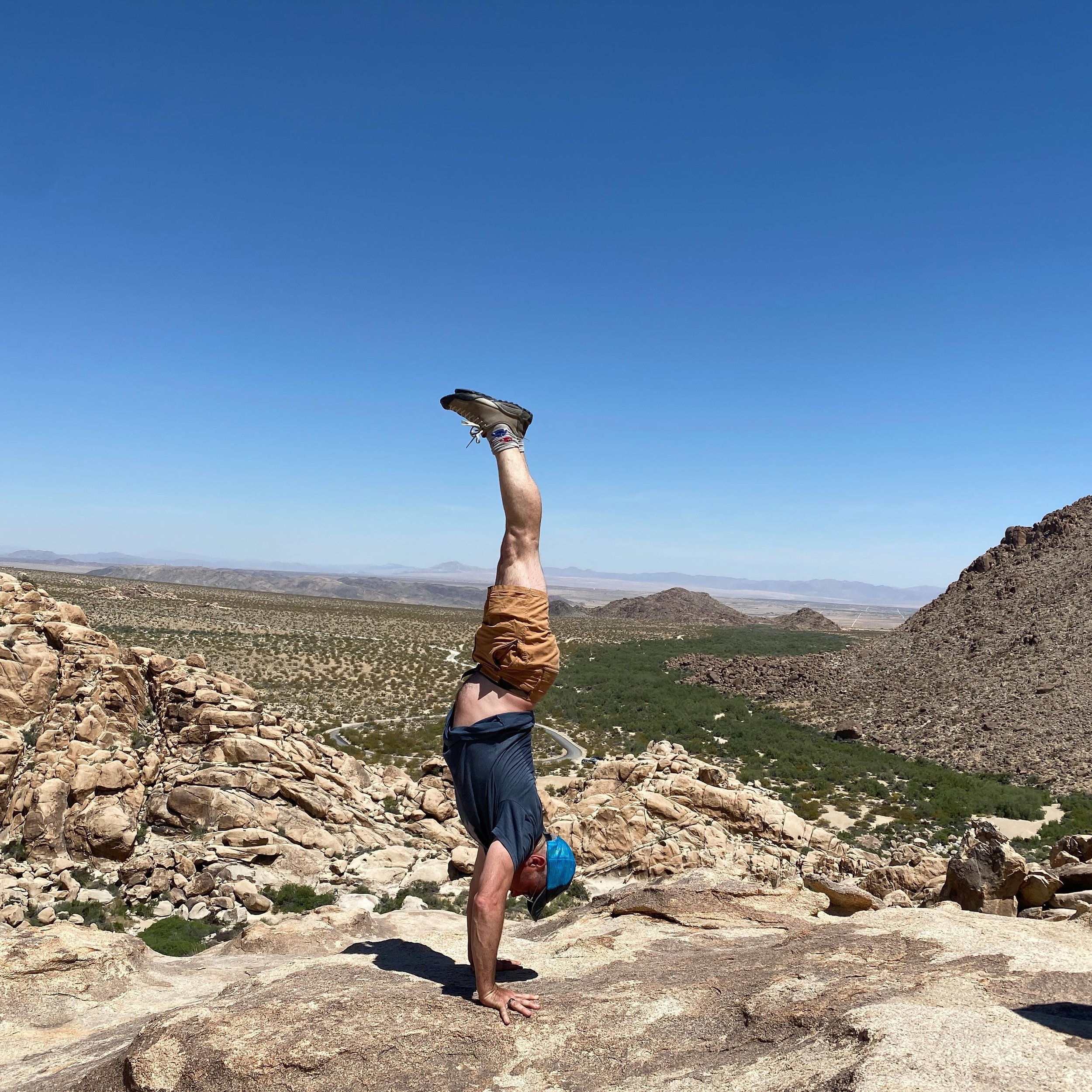 Handstanding it up in Joshua Tree on the rattlesnake Canyon Trail. 

#petegyoga #iwalkinbeauty #joshuatreeyogaretreat ogaretreat