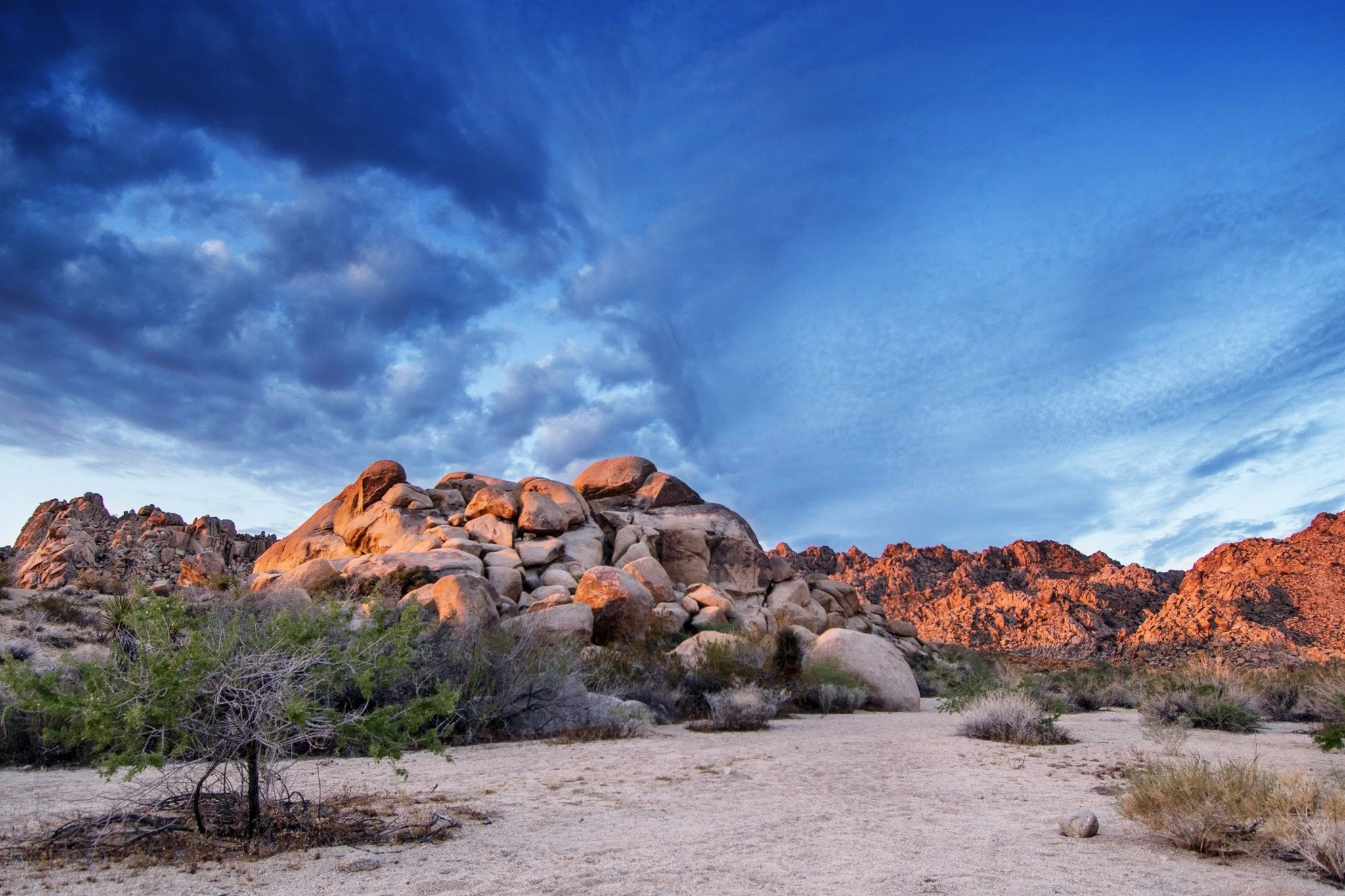 Imagine this&hellip;

You wake up slowly.
No rushing. No noise. Just space.
Morning meditation and yoga practice with the sun rising over the desert.
Coffee in silence. Laughter with new friends.
A hike through landscapes that remind you how small - 