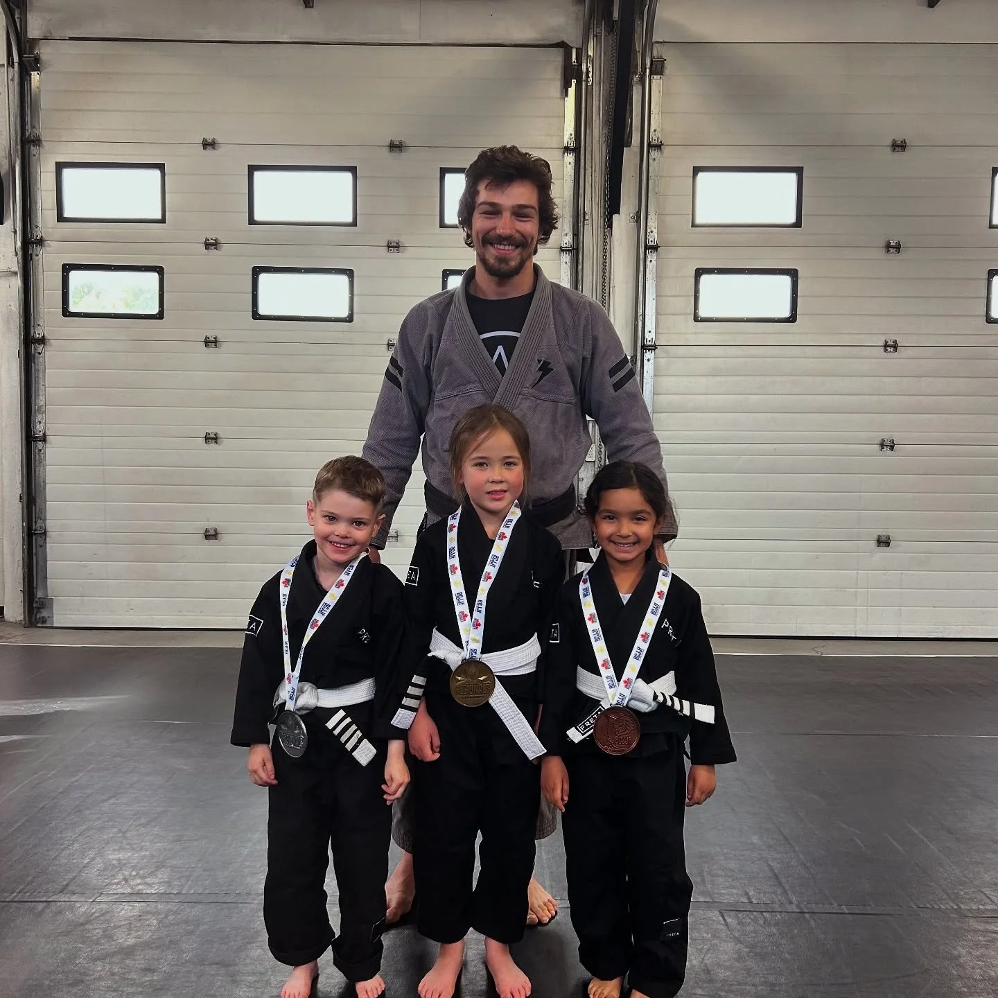 Earlier this week we ran a mock tournament for our Little Pretators Class A and boy oh boy were we impressed with their effort, composure and ultimately their jiu jitsu! 

🥇Aubrey was our champion
🥈Callum was our runner up 
🥉and Amrose earned 3rd!