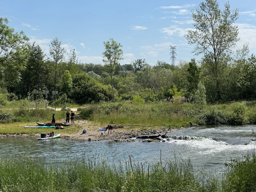   Women and children doing it right.  