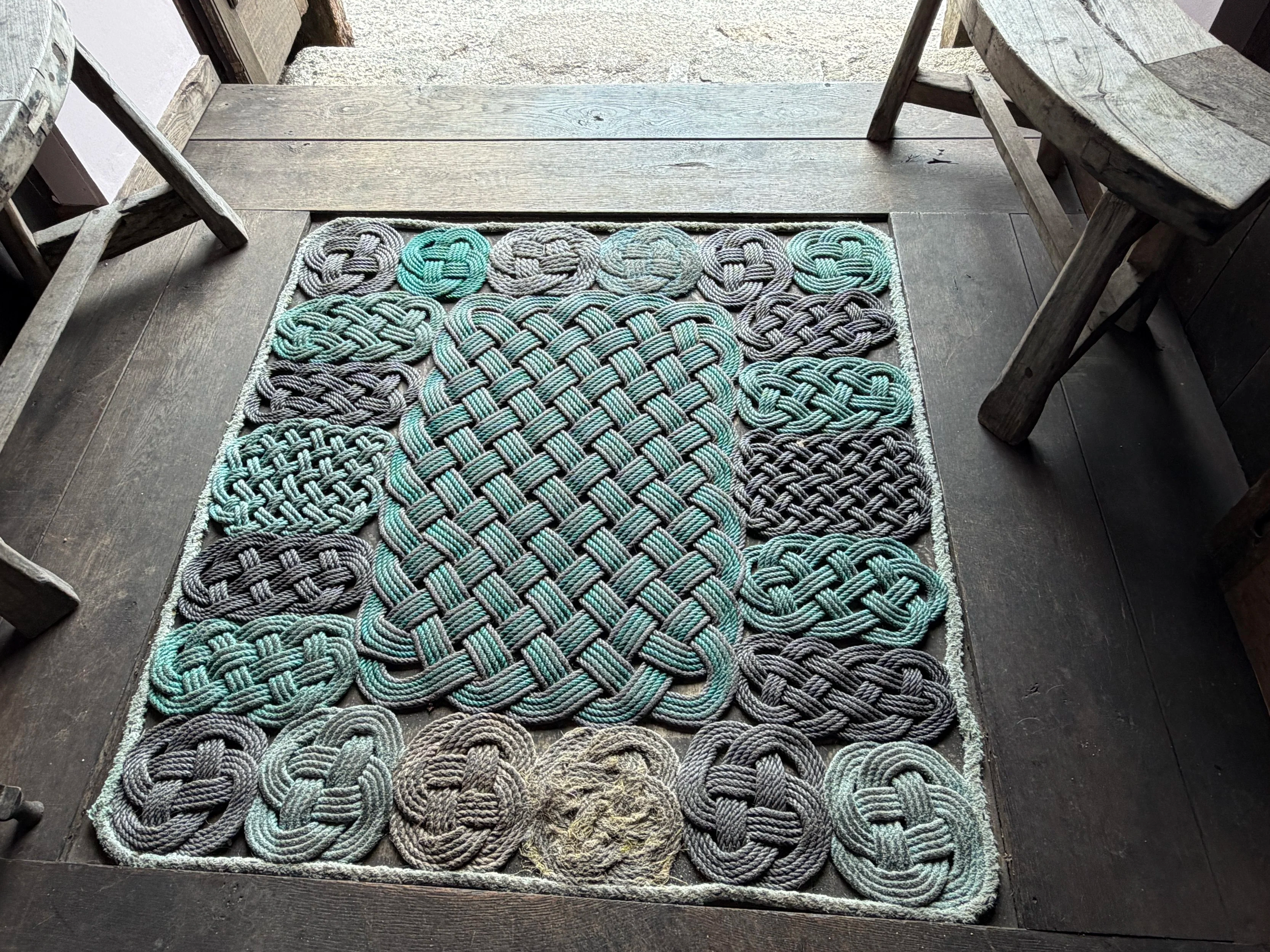   I’d love to make a doormat like this!  
