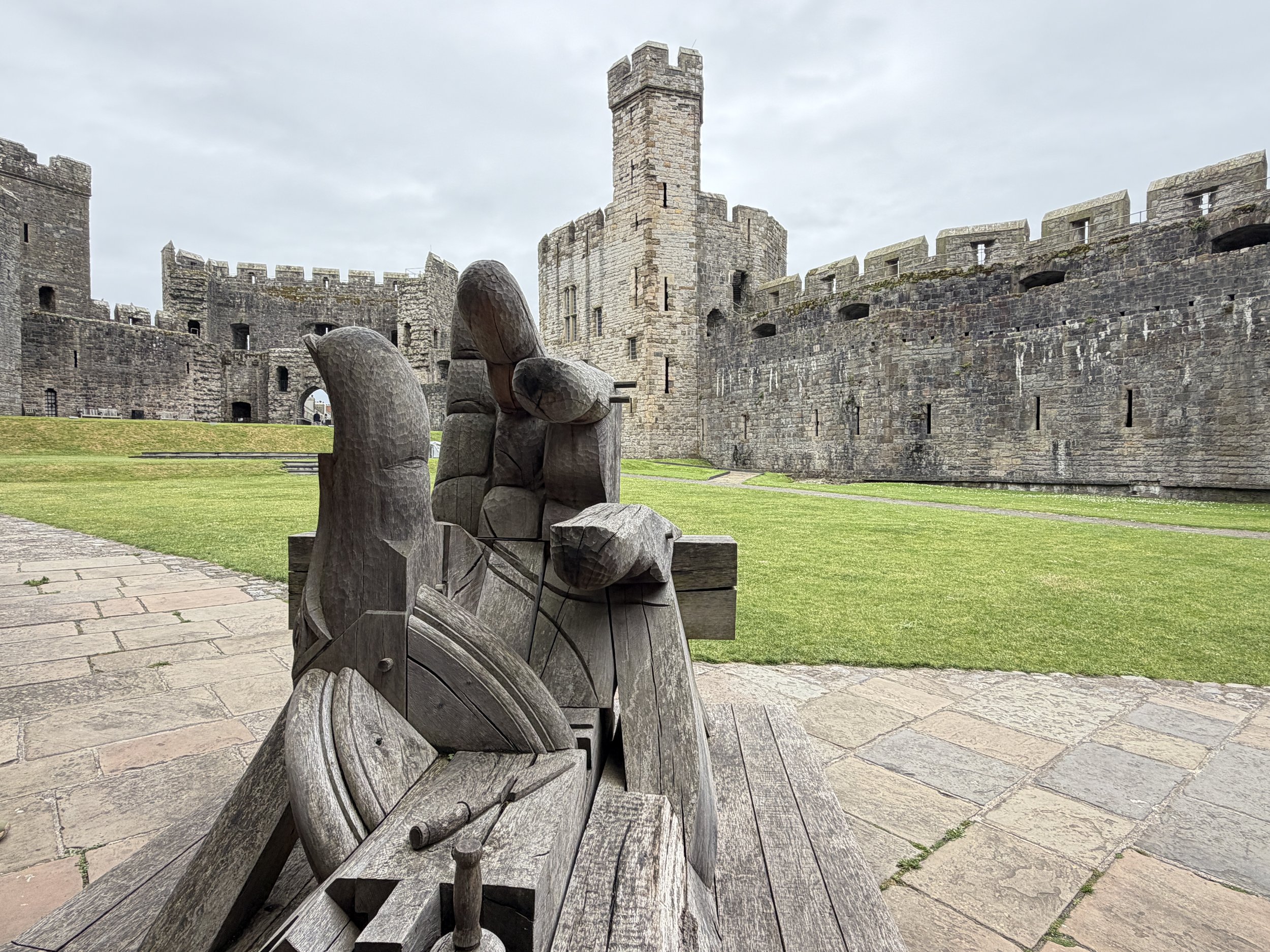   The sculpture is part of a series of installations introduced during a major redevelopment of the castle's King's Gate. These pieces are designed to honor the diverse craftsmen—including stonemasons, blacksmiths, and carpenters—who labored for 47 y