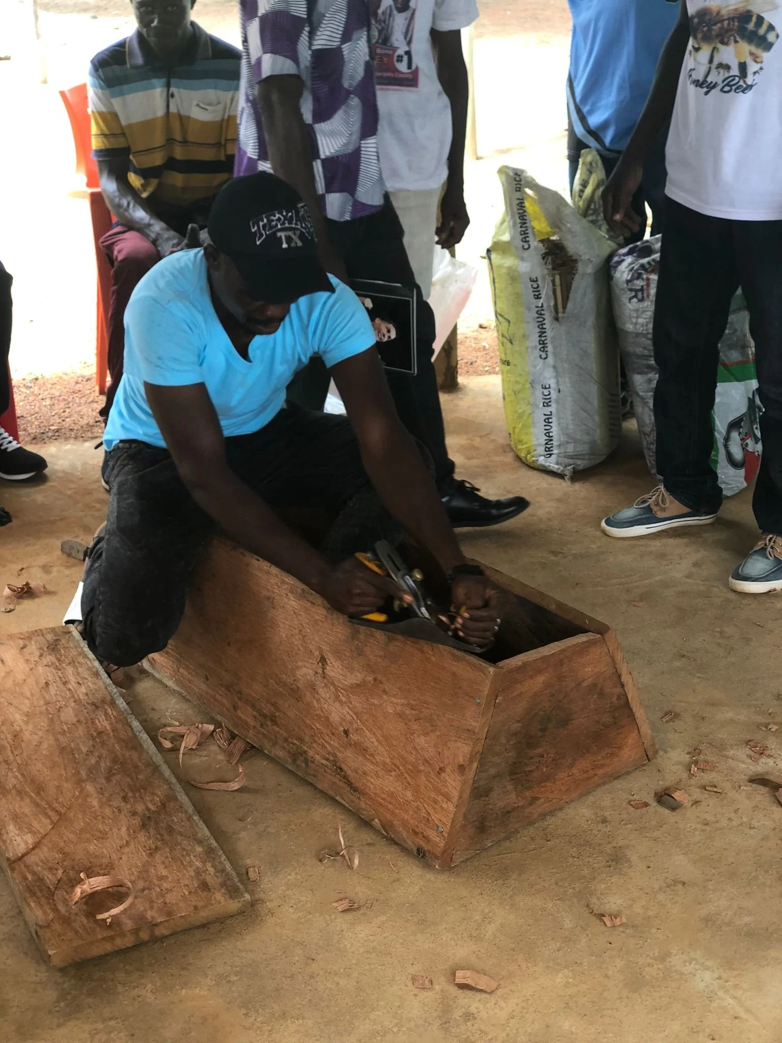 Demonstration nailing base for beehive