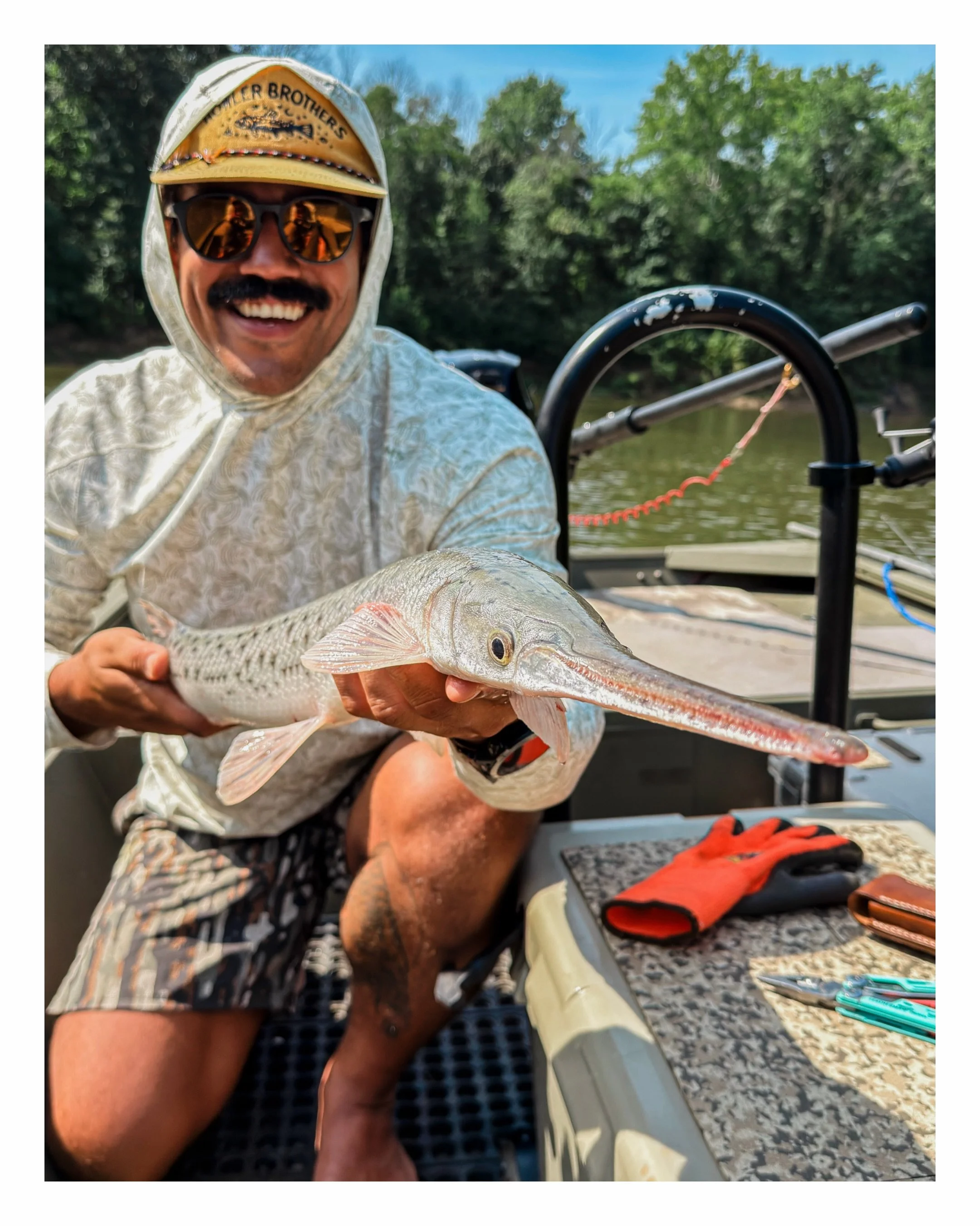 gar on the fly. 🥲

what a fun species to target. unlike any type of fly fishing i&rsquo;ve ever done&hellip; gar don&rsquo;t have ordinary teeth, weird feeding habits, and because of their sharp teeth are hard to land. 

it&rsquo;s never just about 