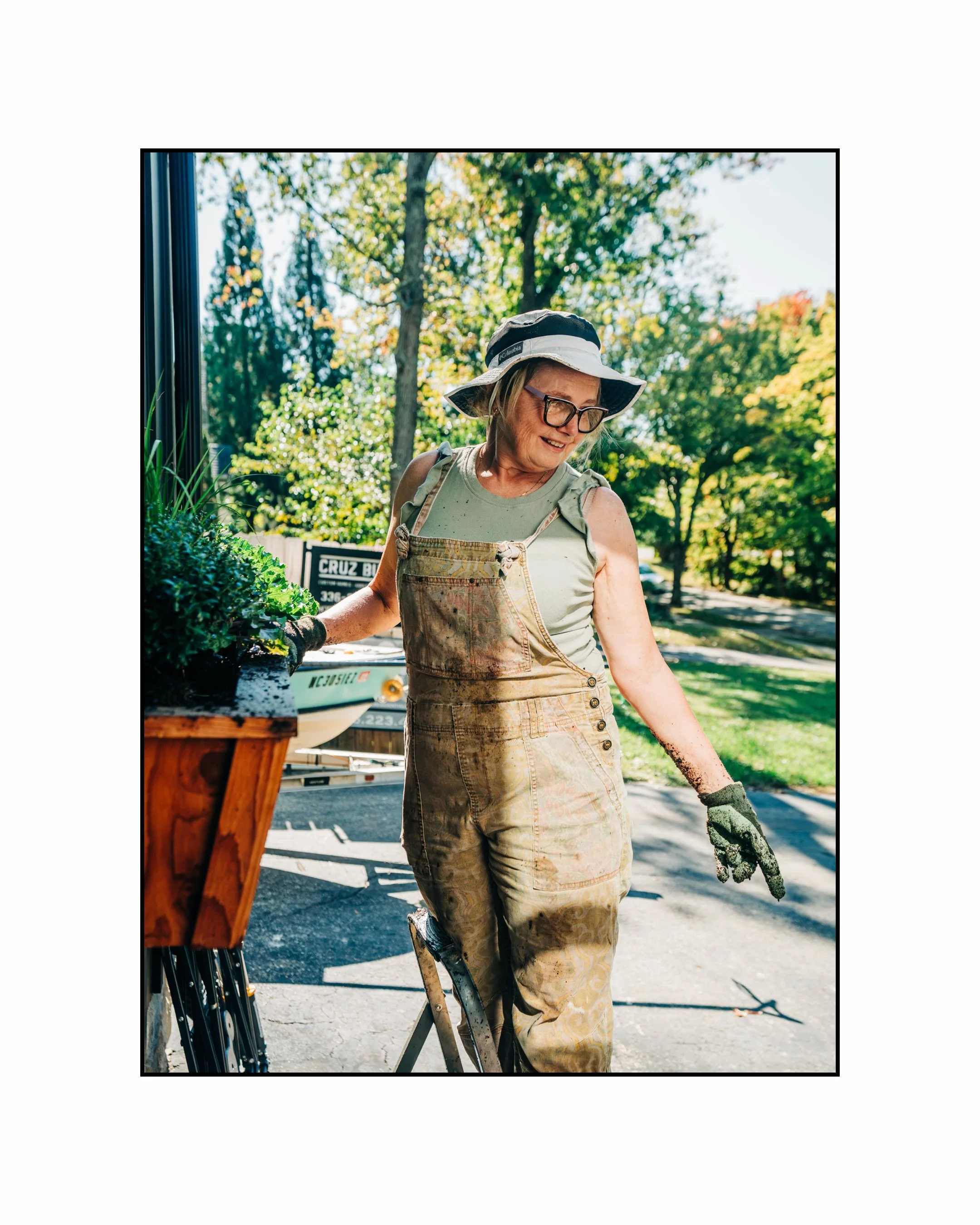 support your local this fall with @smallscapesnc 🫶🏽

they focus on flowers (🥲), smallscapes, &amp; containers. the smallest details put together make all the difference in a space.

we let carrie &amp; her team have creative freedom to design our 