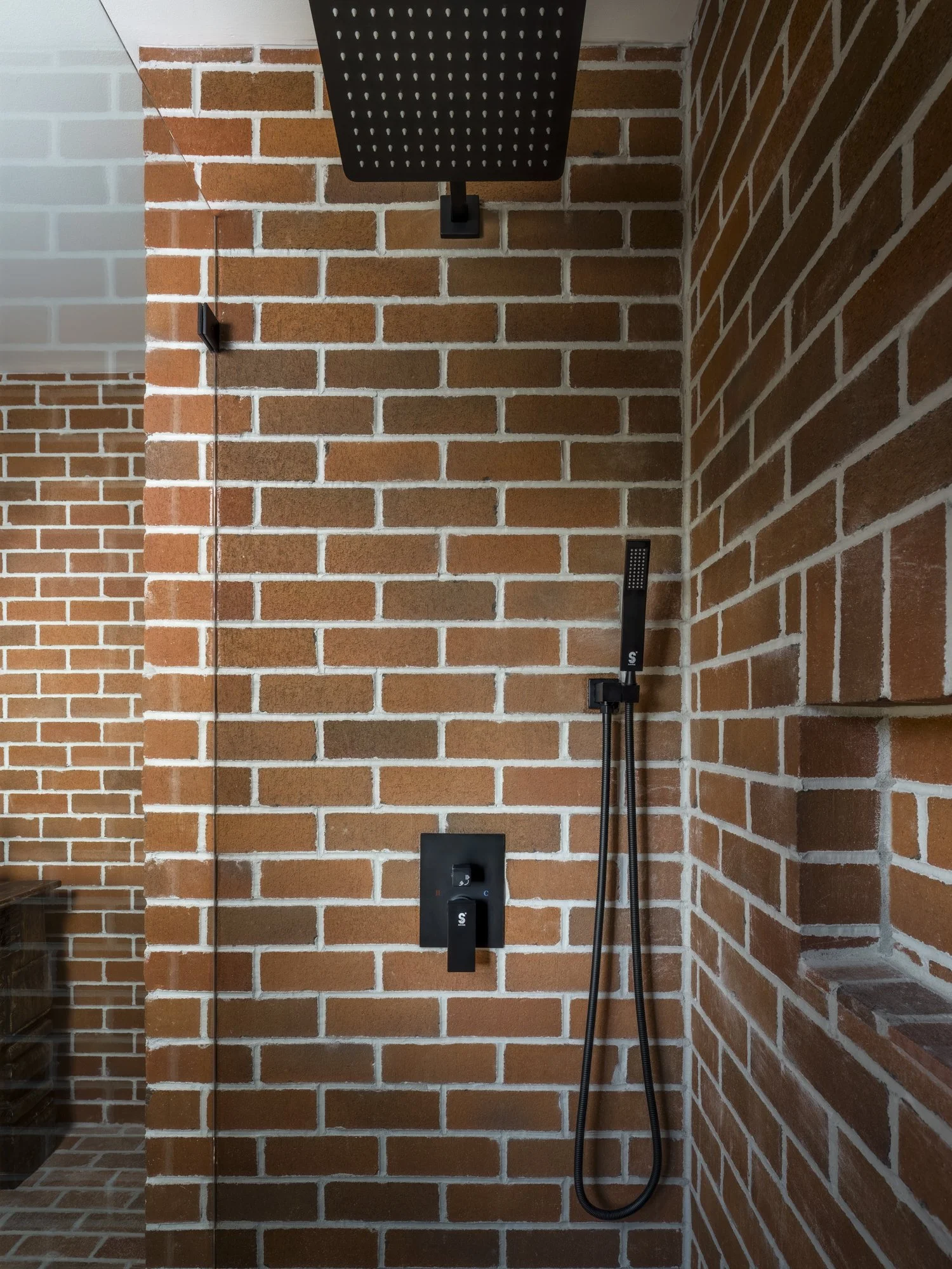 Cruz Built-Brick Bath-7.jpg