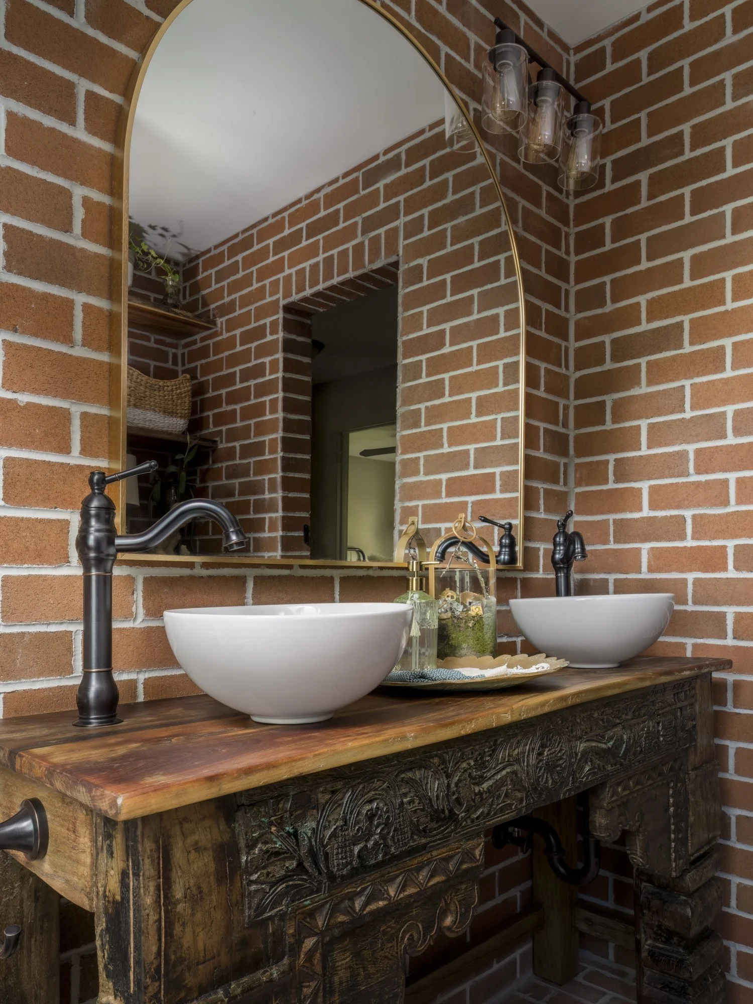 Cruz Built-Brick Bath-9.jpg