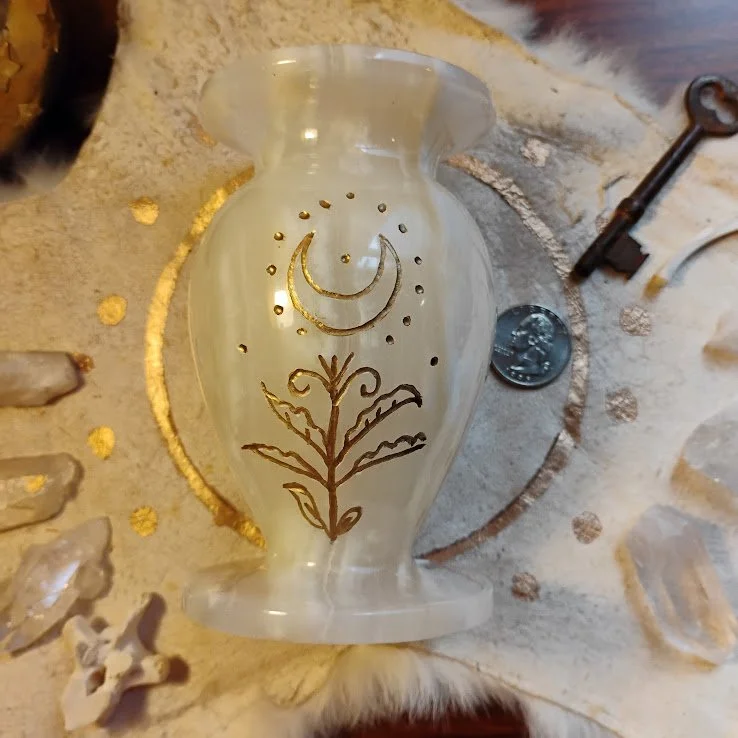 White Onyx Vase2.jpg