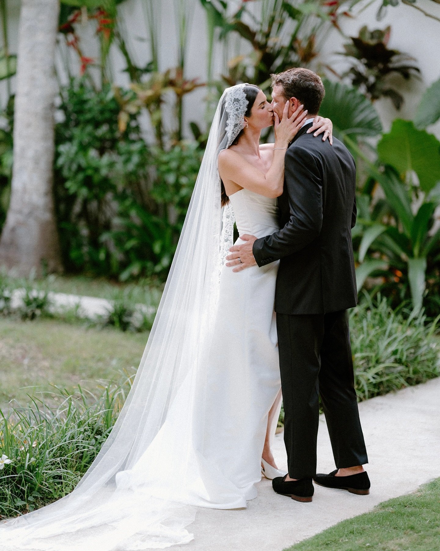 A weekend full of love, laughter, and Bali sunsets. Celebrating Jake &amp; Laura surrounded by friends, family, and pure happiness. What a dream ✨ 

Planning &amp; styling @soiree_society_events @styledbyangga
Photography @for_modernromantics
Floral 