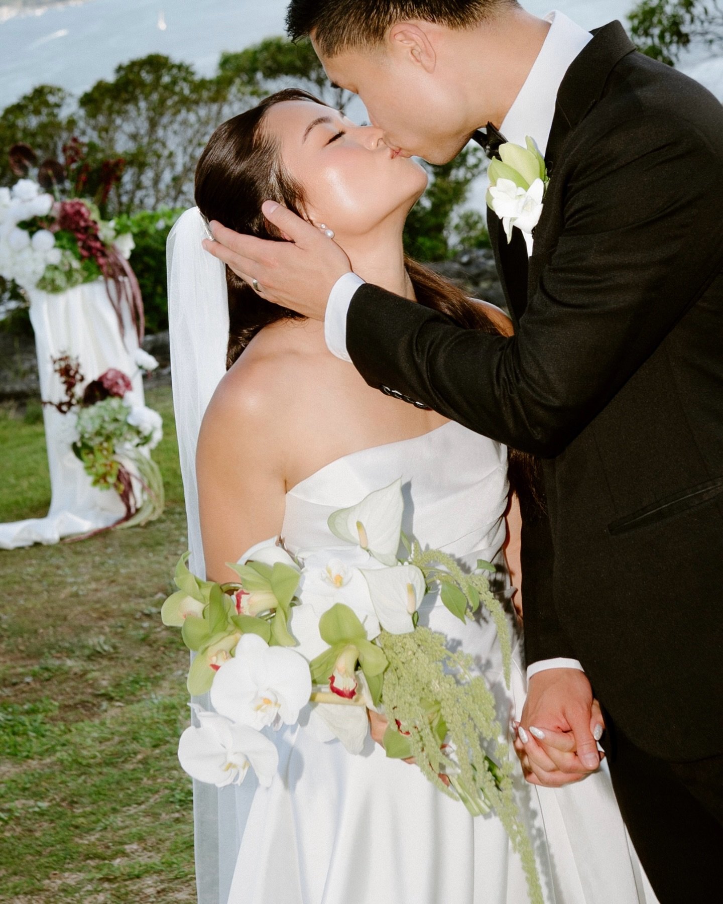 Cynthia + Suti ✨
.
.
.
.
.
Celebrant @thebarringtoncelebrant
Hair @hair.bykimmyd
MUA @tracefacebeauty
Photo @for_modernromantics
Video @peternfilms @chrisduophotography
Rings @cullenjewellery
Jewelry @easterly_finejewellery
Bouquet @studio_sonder
Pli