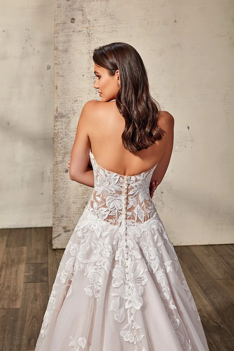 EK1732_Sarah_studio_backclose.jpg