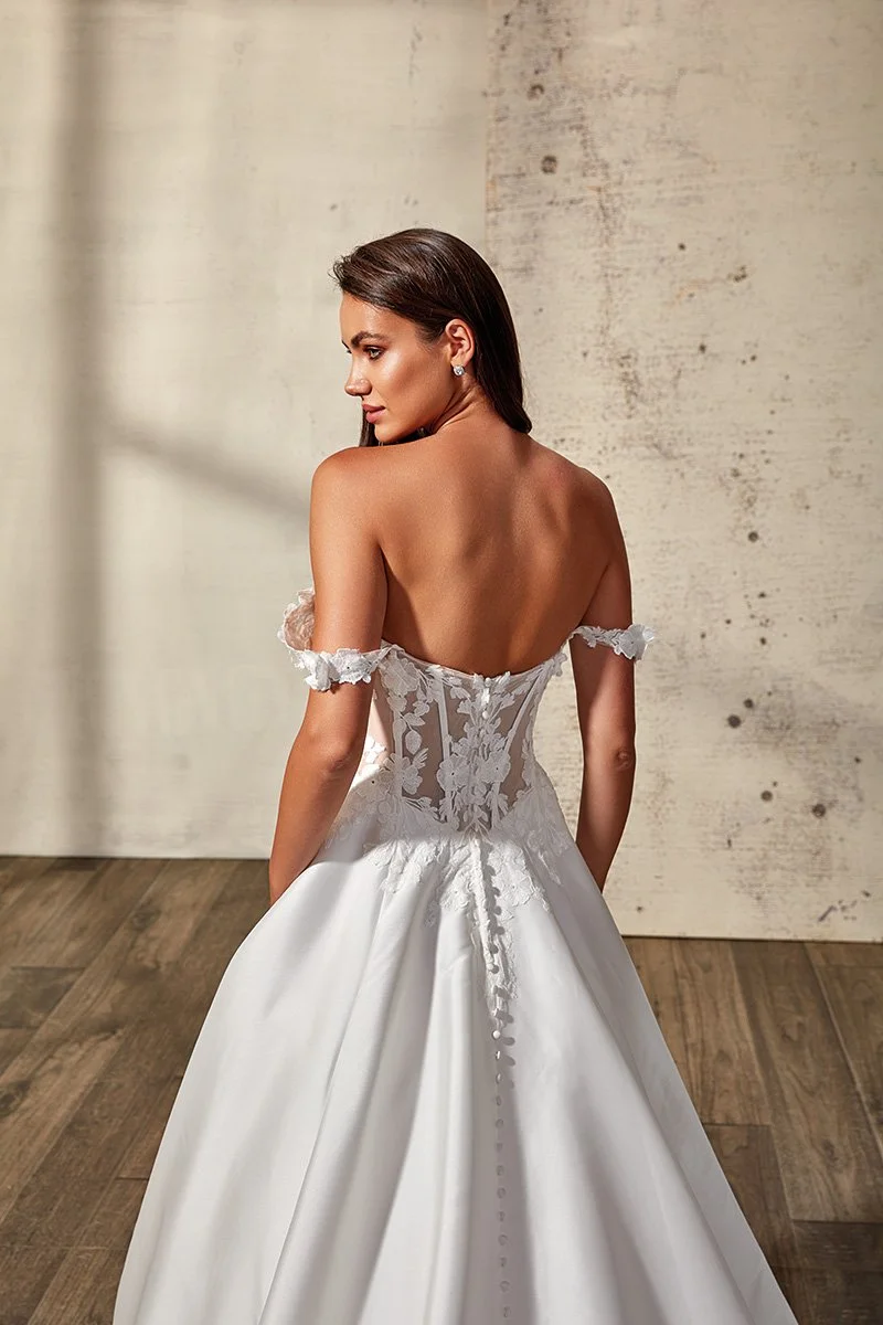 EK1738_Gabrielle_studio_backclose1.jpg