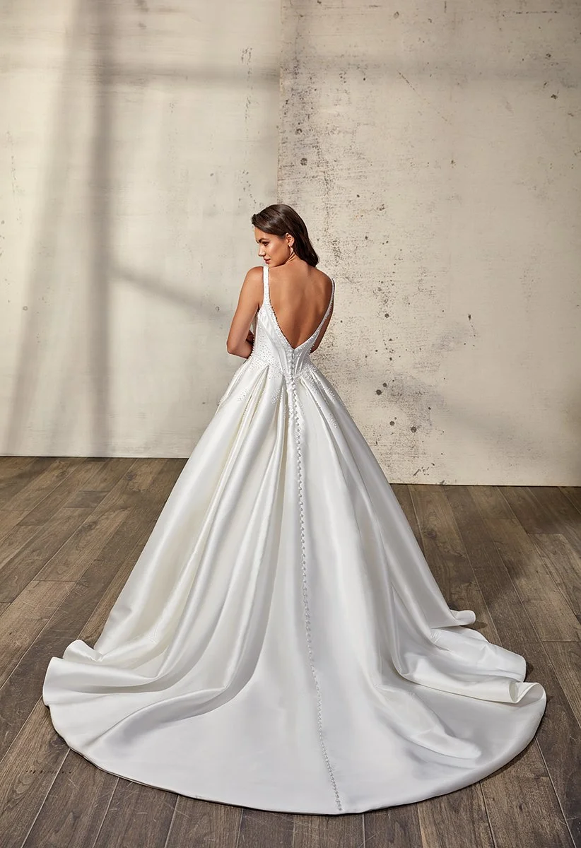 DR2535_Raina_studio_back.jpg