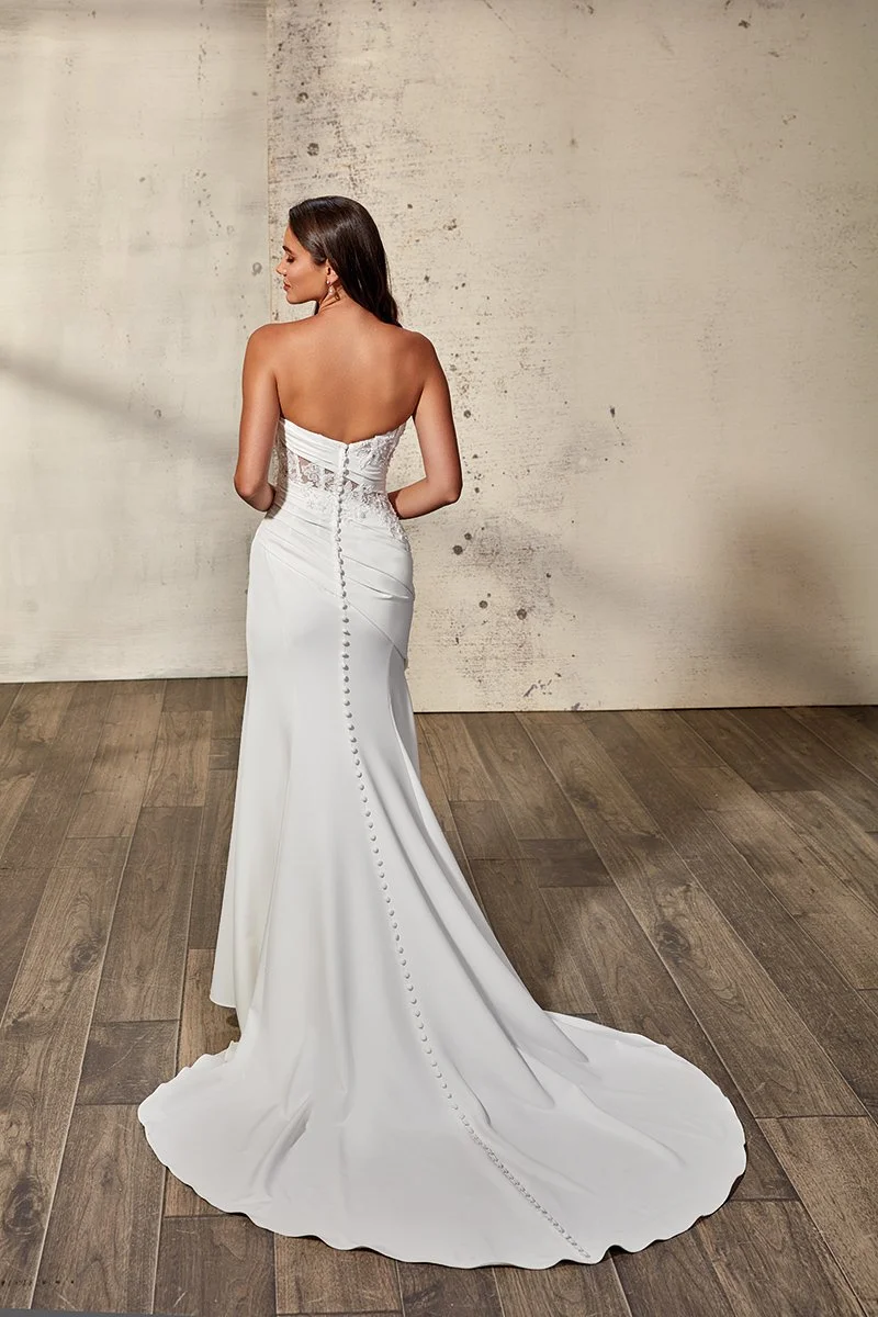 DR2538_Alejandra_studio_back.jpg