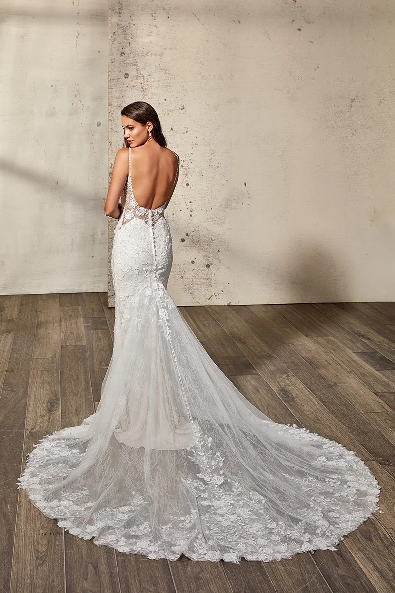 DR2542_Samira_studio_back.jpg