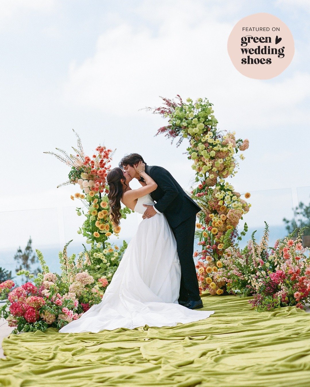 casually screaming because we are featured on @greenweddingshoes!!! 🌸✨

this feeling will never get old. 🤍

so honored to have the blushing bride name next to such an incredible vendor team. 

but can we talk about this shoot for a second? those co