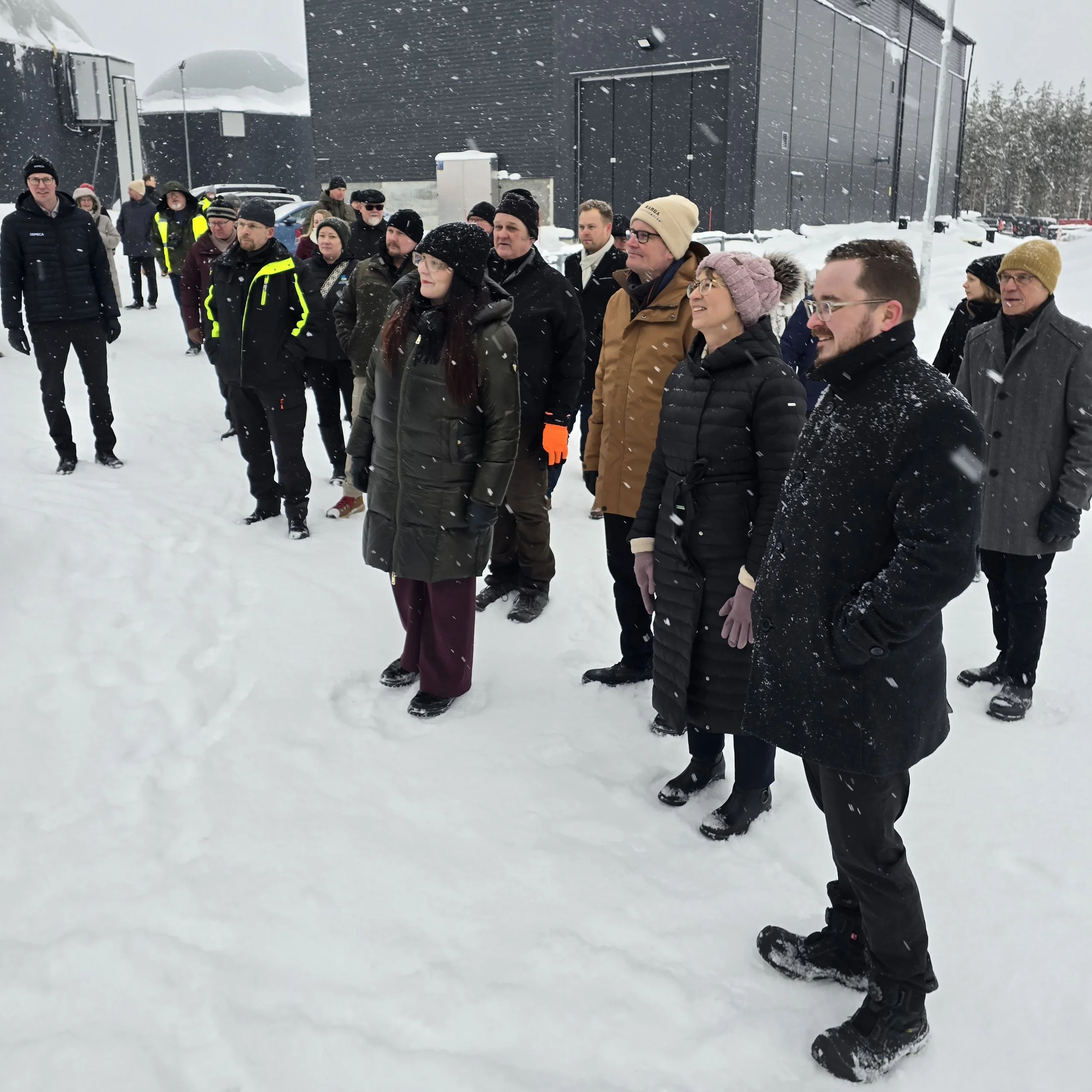 Ranualla rakennetaan vihreää siirtymää käytännössä – biokaasulaitos vihittiin Kolomaalla