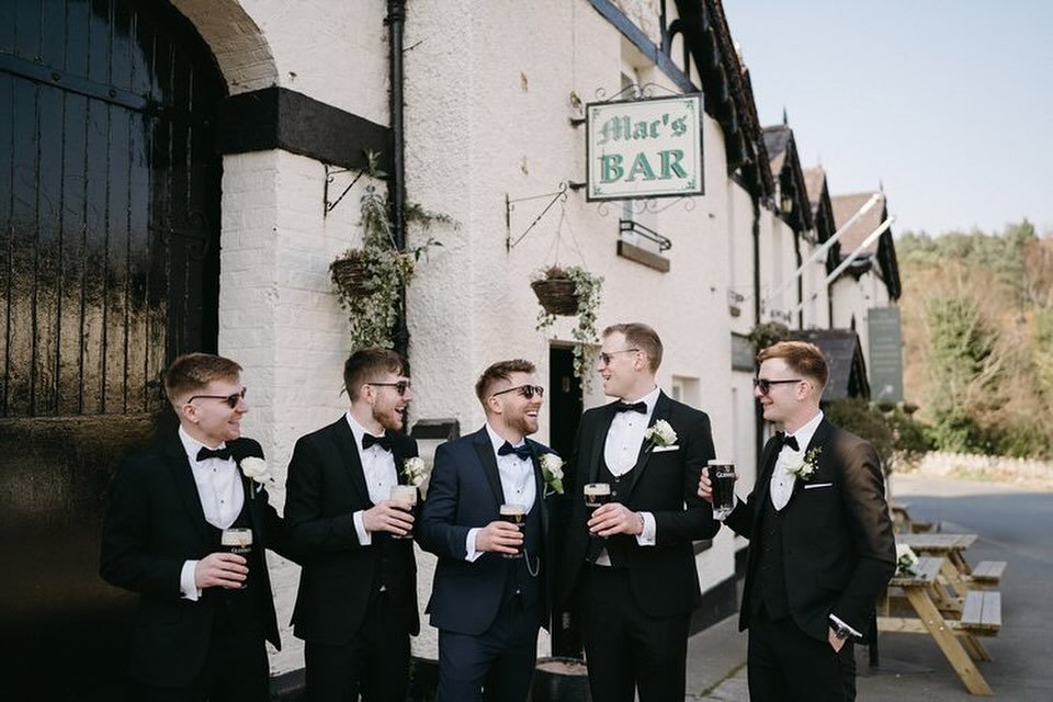 The Gents 📸 #groom #groomsmensuits #weddingday #classic #menstyle #weddingseason #suitedandbooted #weddingphotography #irishwedding #irishweddingphotographer