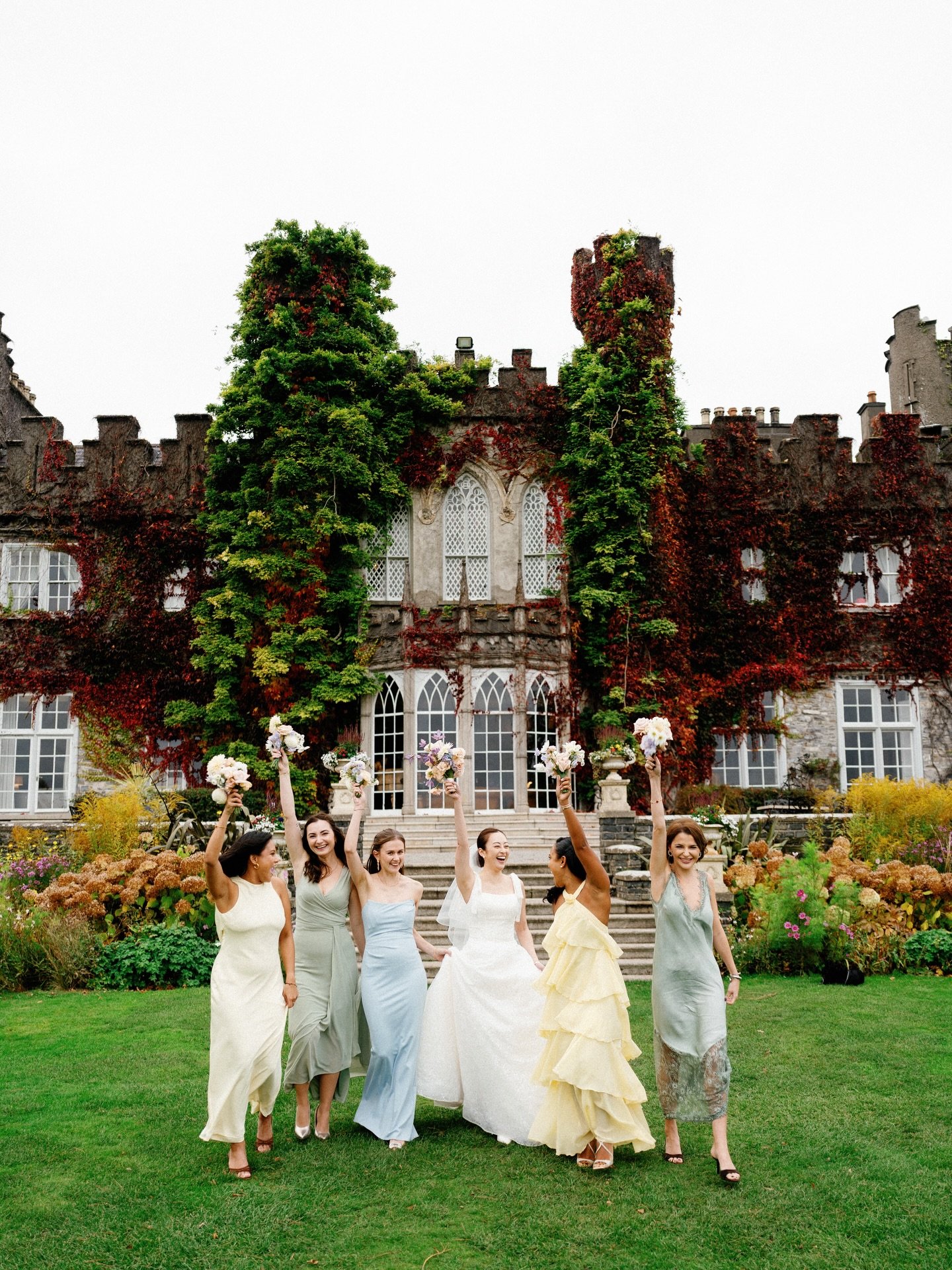 It&rsquo;s all about being relaxed and having fun while taking photos with me on your wedding day, all whilst looking and feeling your best ! ✨ #luttrellstowncastle #irishweddingphotographer #donegalweddingphotographer