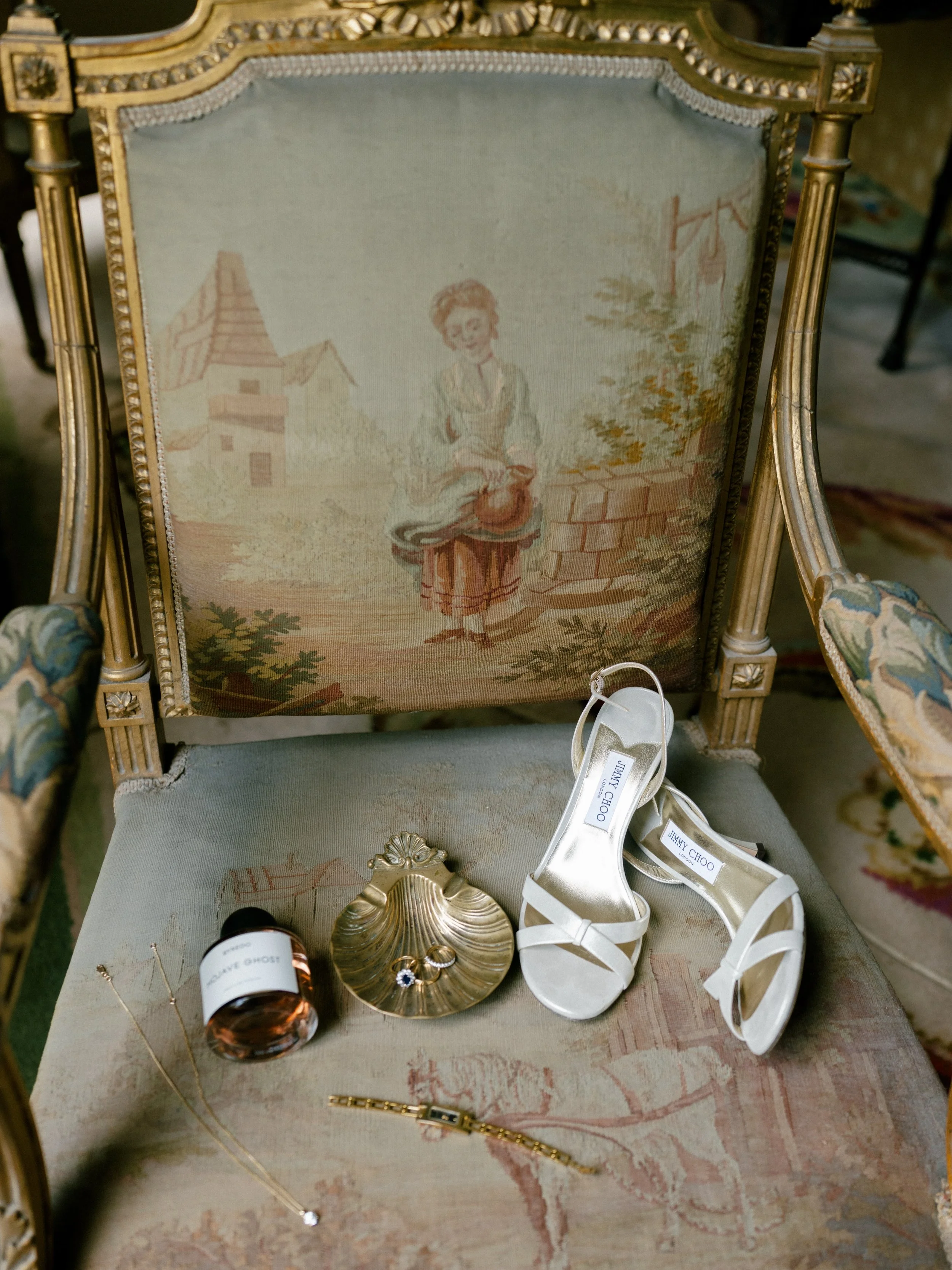 Cara&rsquo;s stunning details 💛#weddingdetails #irishweddingphotographer