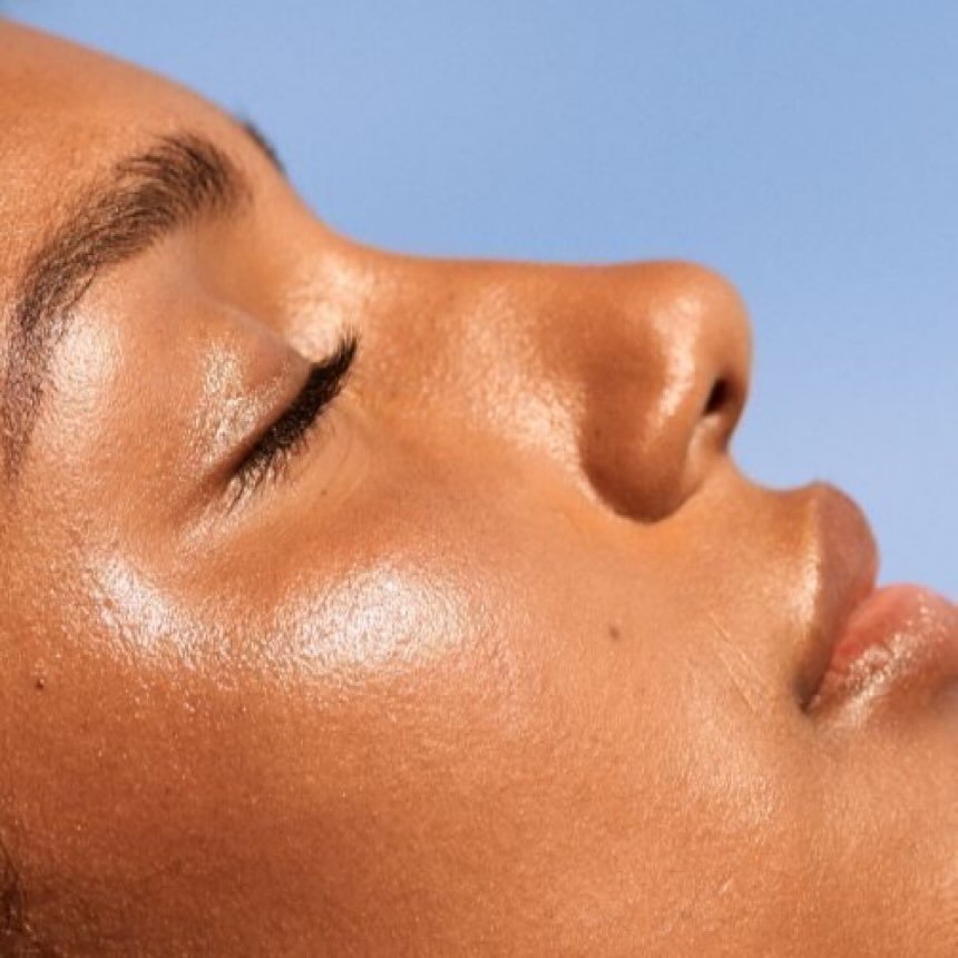 Ingredients to Avoid in Sunscreen 🧴 

As we enter the warmer months - I wanted to chat about sunscreen. There is a lot of controversy surrounding sunscreen use &amp; safety. I am a big advocate for sunscreen use, knowing that there is such a signifi