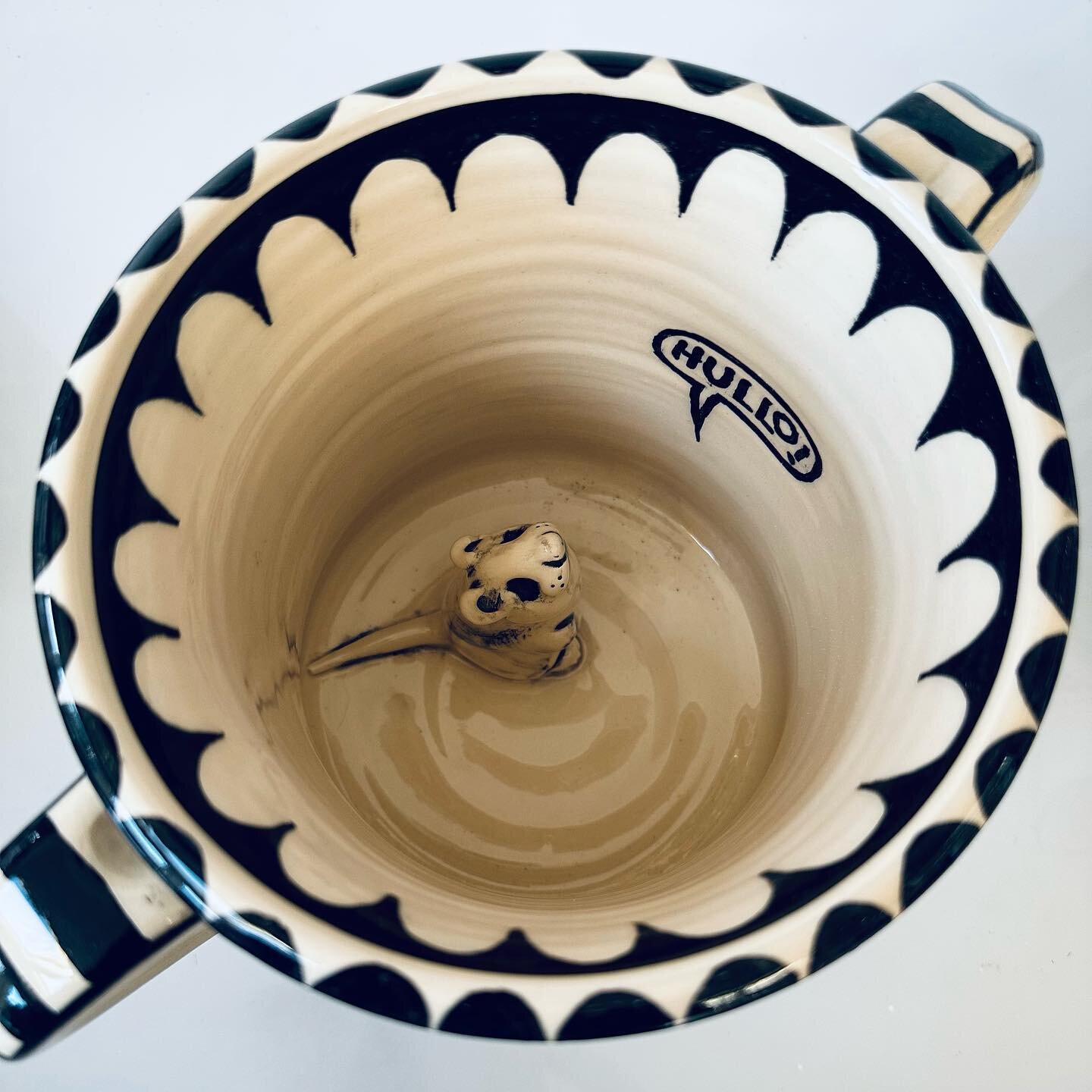 🥹Hullo
 Beastie Loving cup w&rsquo;i a wee bit moosie keekin&rsquo; oot 
@kirkcaldy_galleries #scotslanguage #mouse #lovingcup #handpainted #wheelthrown #kirkcaldypottery #&hearts;️