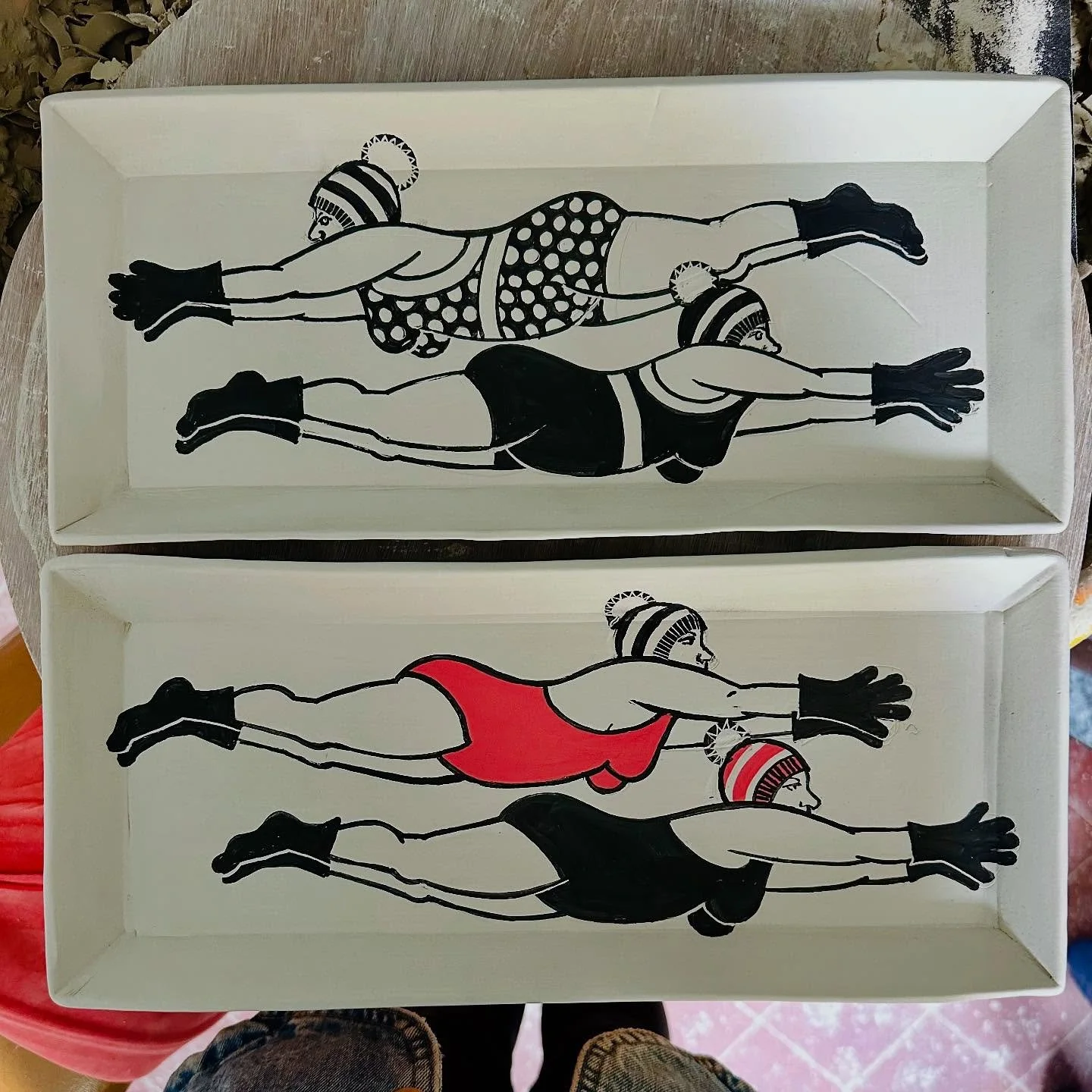 🏊&zwj;♀️Swimmers🌊
Work in progress with these swimmer plates for @pittenweemartsfestival @bistrodory #🏊&zwj;♀️🏊🏻🏊&zwj;♂️ #kirkcaldypottery #fifepottery #breadplates #scottishswimmers #pittenweemartsfestival25 #seaswims #&hearts;️