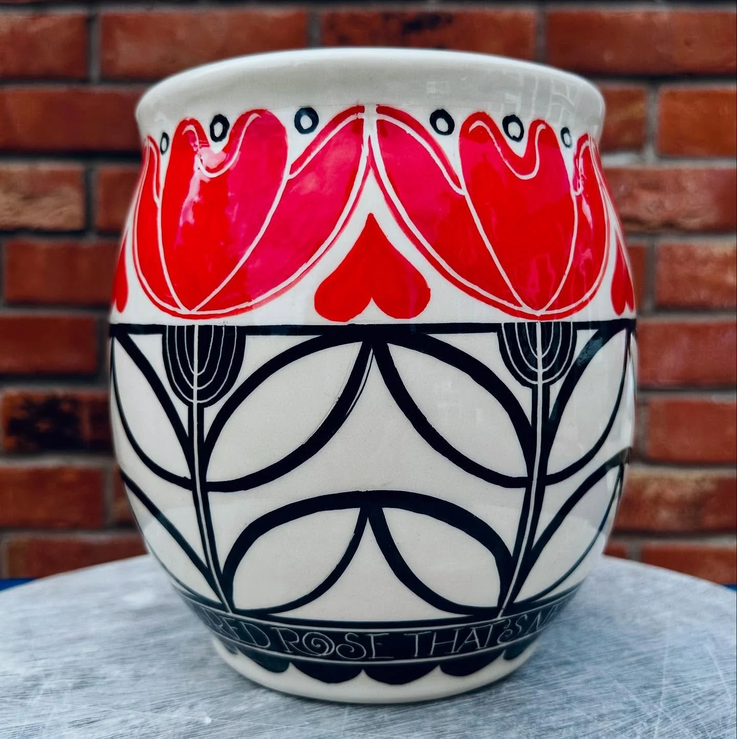 🌹Rose bowl🌹
🌱O My luve&rsquo;s like a red red rose 
That&rsquo;s newly sprung in June🌺
Large ceramic rose bowl for @pittenweemartsfestival in a couple of weeks. 👀It&rsquo;s getting exciting seeing work coming out the kiln now and nerve wracking 