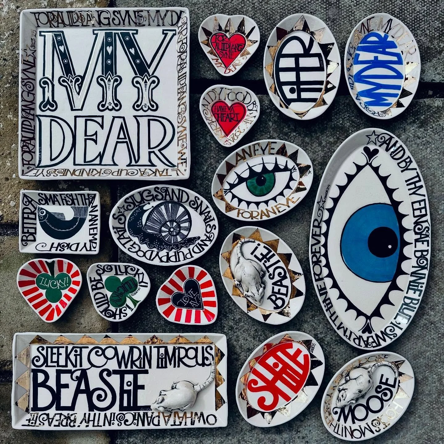 ✨All sparkly!
All my sparkly treasure is now out the kiln✨😅🙏🏼These look great on plate hangers hung on a wall! Ready to sparkle in the window @bistrodory for @pittenweemartsfestival -hopefully in the sunshine☀️😎
#pittenweemartsfestival25 #flatpla