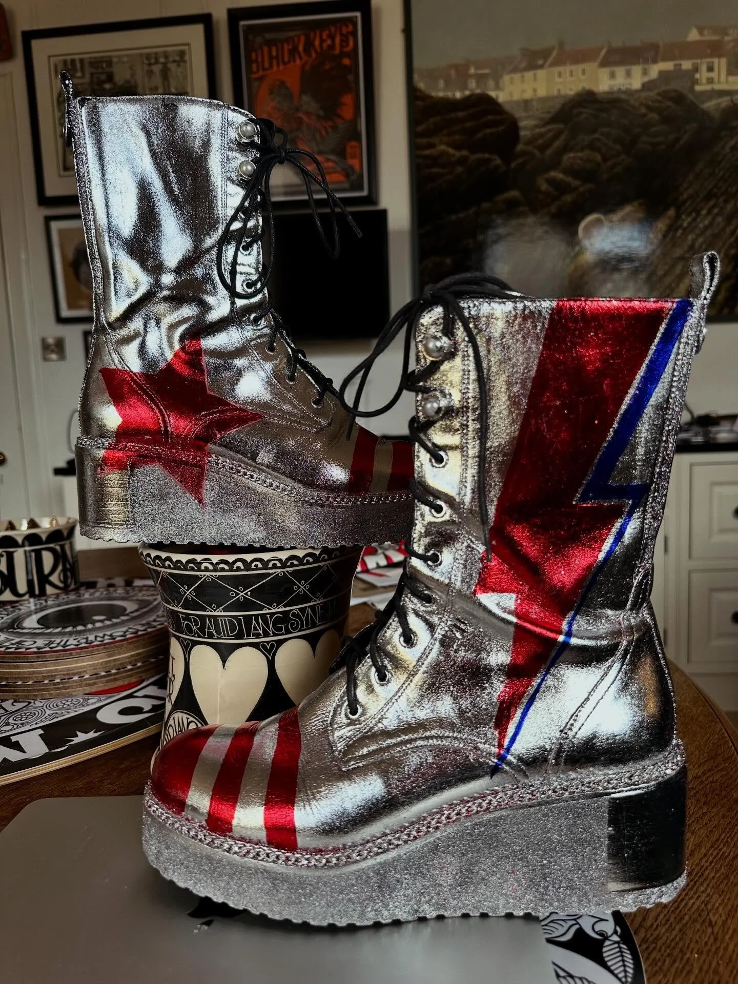 OMGEEEE! ✨
Spent an amazing day with @marciekdesigns doing a shiny shoes workshop at @mcmanusdundee⚡️i have included a before and after just so you can see how satisfying the process was⭐️ and met lot of other lovely sparkly people✨😃&hearts;️