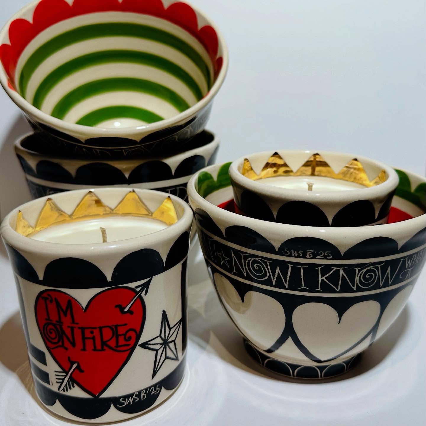 Last kiln opened!😅
&hellip;and candle pots  delivered by Jo @jojococandles this morning⭐️
🧨Candles and Christmas Bowls and the studio has never smelled so gooood🤗These will be dropped gently into my website shop at 9pm on Thursday. A mighty 100hrs