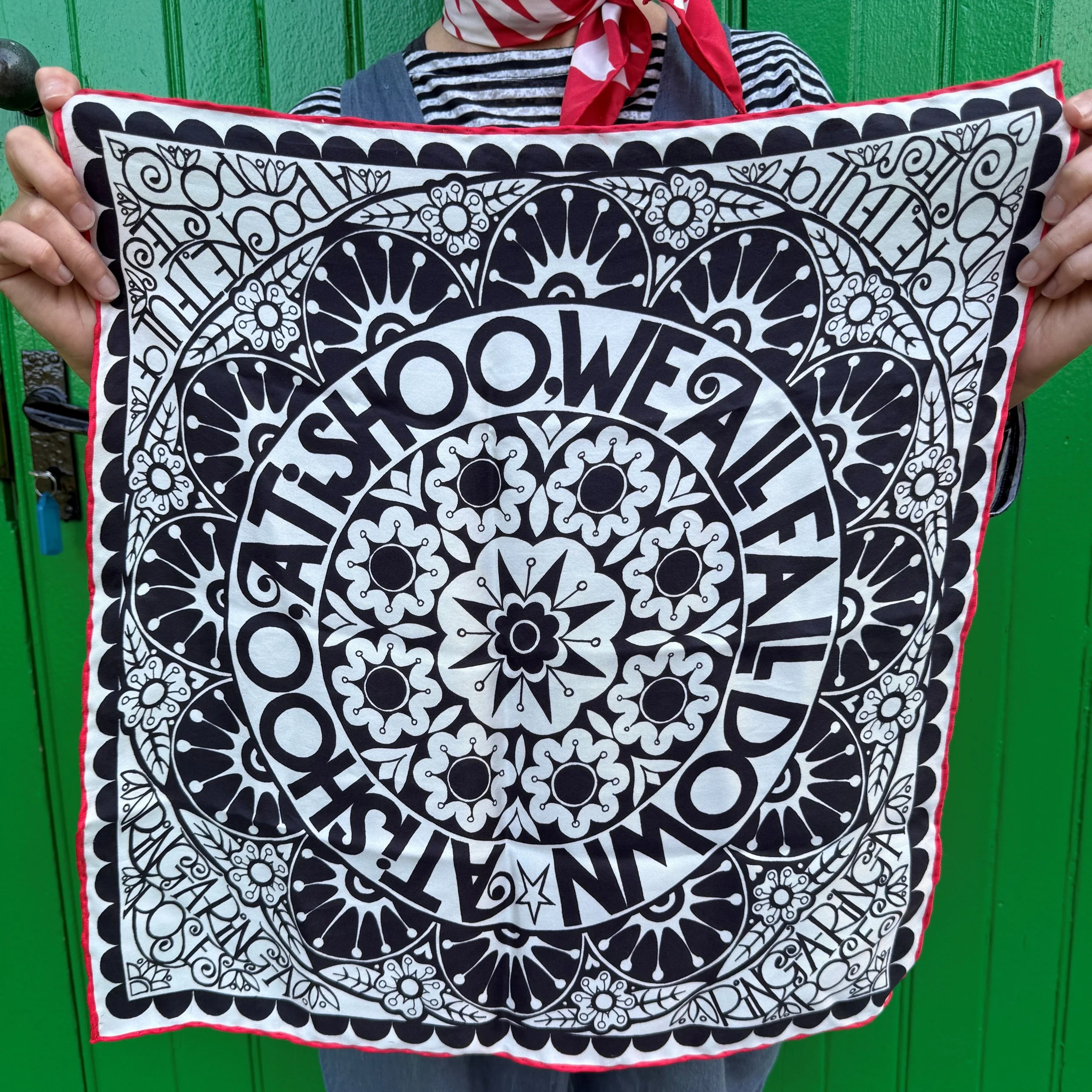 RING-A-RING-A-ROSES BLACK SCARF