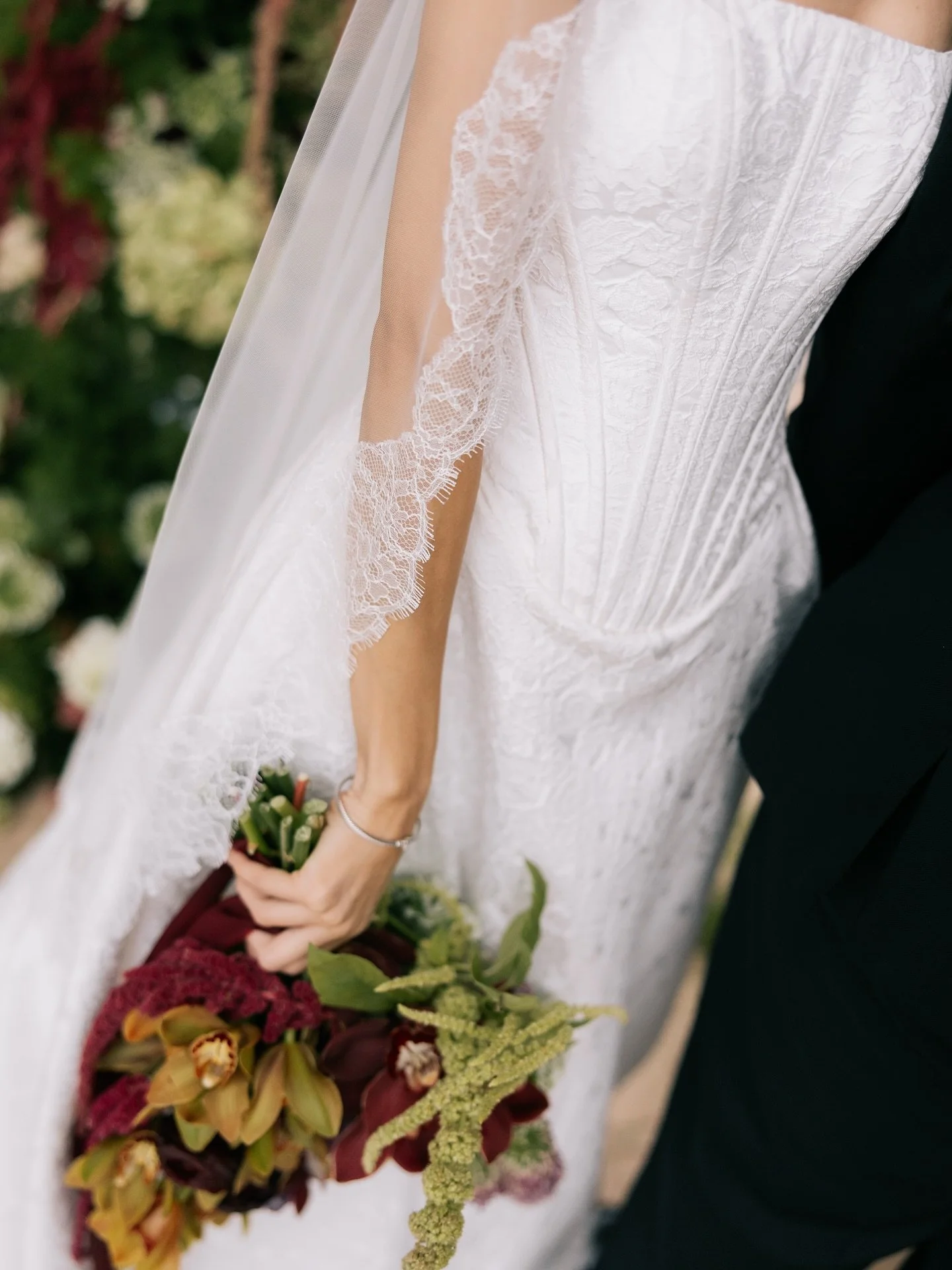 A + K | part 1 

venue | @sterlingeventvenue 
florals | @flwrfina 
planner | @whoaitsmer 
photographer | @dovetailphoto 
dj | @lamourweddingsandevents 
catering | @savoryrootscatering 
hmua | @beforetheaisleweddings 
bride | @abbymckenzzzie 
groom | 