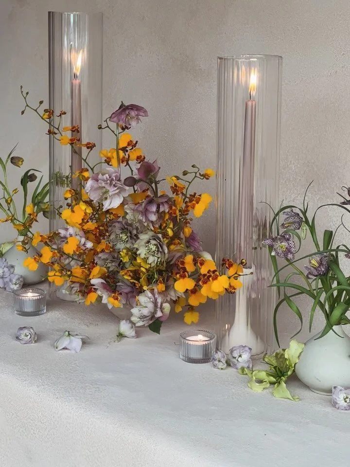 being intentional with maximizing minimalism 💌

&mdash; a few duo bloomed centerpieces, mono bloomed buds, + a coupla candles &mdash;